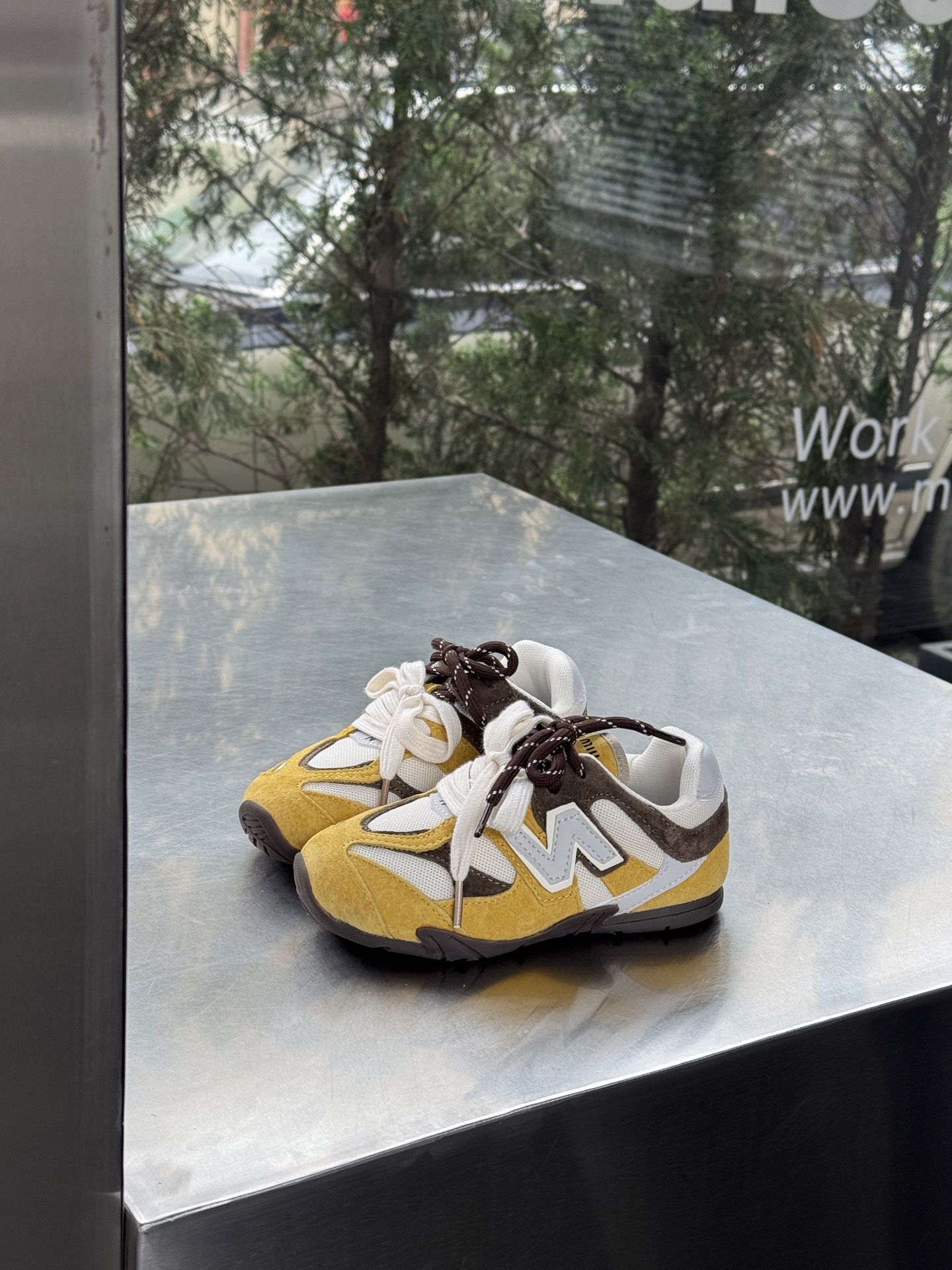 图片[7]-NB miumiu 联名款猪八皮网面魔术贴童鞋 尺码24–37 采用鞋带设计、独特的风格非常有质感！版型超级好看不肥不胖爱了爱了上脚非常轻便百搭～-选品中心