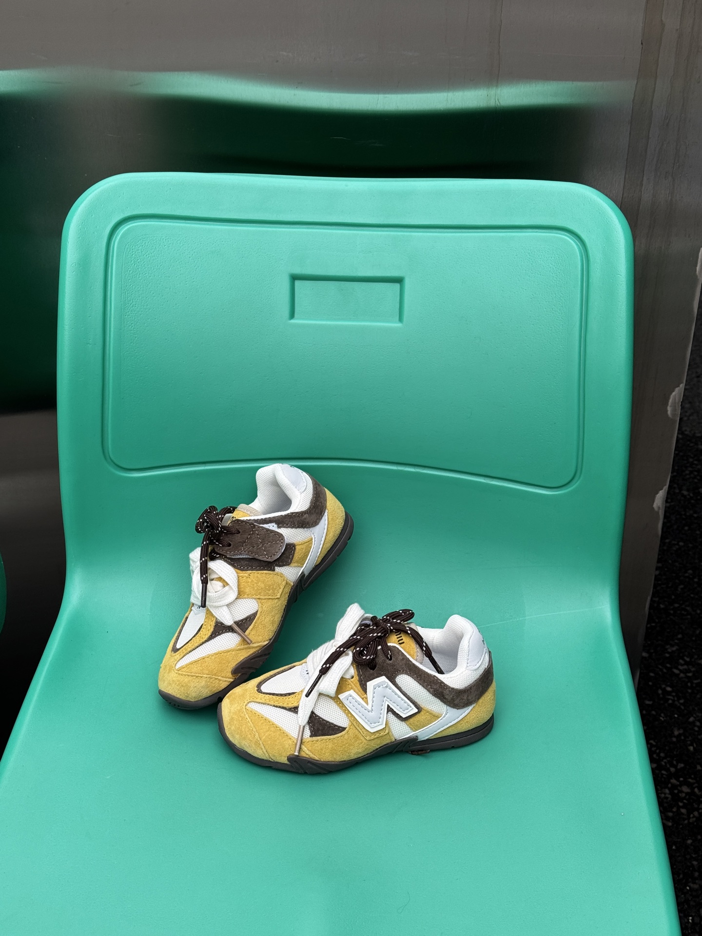 图片[8]-NB miumiu 联名款猪八皮网面魔术贴童鞋 尺码24–37 采用鞋带设计、独特的风格非常有质感！版型超级好看不肥不胖爱了爱了上脚非常轻便百搭～-选品中心