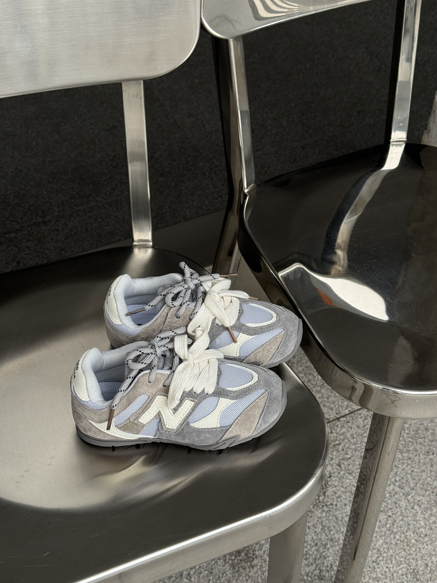 图片[9]-NB miumiu 联名款猪八皮网面魔术贴童鞋 尺码24–37 采用鞋带设计、独特的风格非常有质感！版型超级好看不肥不胖爱了爱了上脚非常轻便百搭～-选品中心