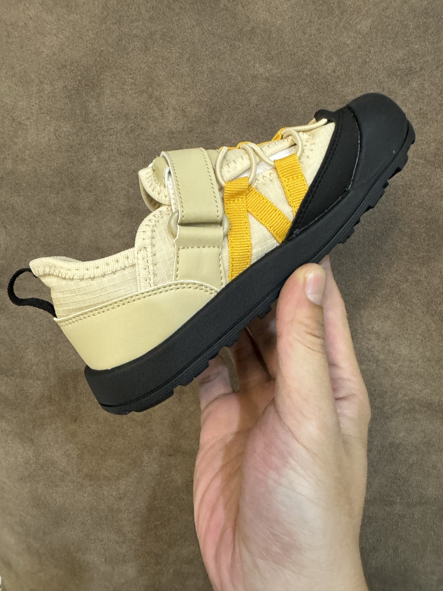 图片[5]-NB3205 魔术贴松紧带儿童溯溪软底儿童沙滩凉鞋透气凉鞋 尺码：26–37码 🌟夏日必备！👶 NB3205 凉鞋的新魔法✨：踩沙不止乐趣，舒适度MAX !\”👣 🏖️想象一下，炎炎夏日，孩子们在金色沙滩上自由奔跑，每一步都留下快乐的脚印。👣这款凉鞋的露趾设计，让小脚丫随时感受海风的轻拂，清凉一夏，无拘无束！🌬️ 👣而且，它们的软底设计超级亲肤，走路如走在云端，无论是嬉戏玩耍还是海边漫步，都能给小脚丫最温柔的呵护。棉花糖般的舒适体验，你值得拥有！棉花糖棉花糖🍦-选品中心