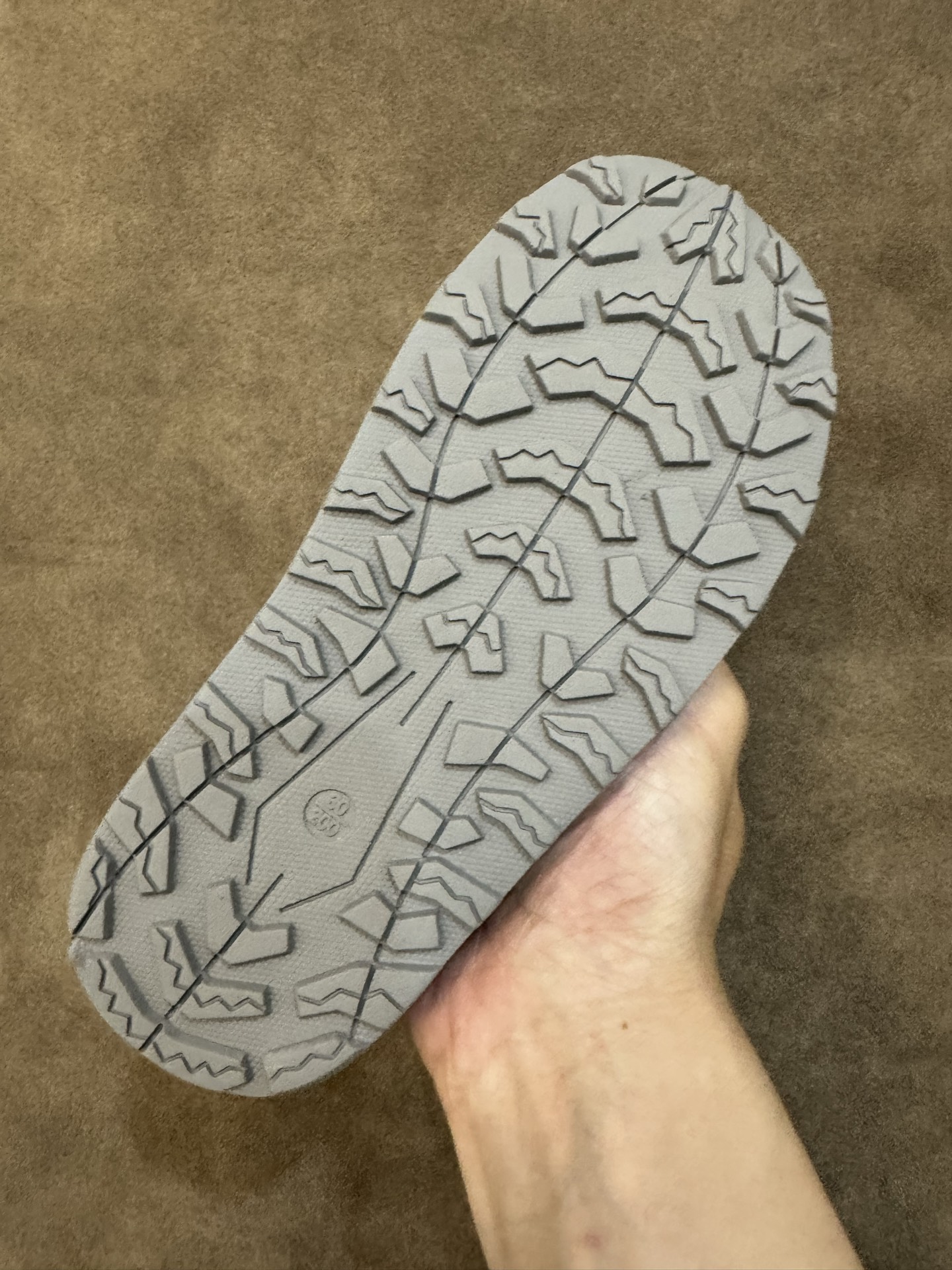 图片[9]-NB3205 魔术贴松紧带儿童溯溪软底儿童沙滩凉鞋透气凉鞋 尺码：26–37码 🌟夏日必备！👶 NB3205 凉鞋的新魔法✨：踩沙不止乐趣，舒适度MAX !\”👣 🏖️想象一下，炎炎夏日，孩子们在金色沙滩上自由奔跑，每一步都留下快乐的脚印。👣这款凉鞋的露趾设计，让小脚丫随时感受海风的轻拂，清凉一夏，无拘无束！🌬️ 👣而且，它们的软底设计超级亲肤，走路如走在云端，无论是嬉戏玩耍还是海边漫步，都能给小脚丫最温柔的呵护。棉花糖般的舒适体验，你值得拥有！棉花糖棉花糖🍦-选品中心