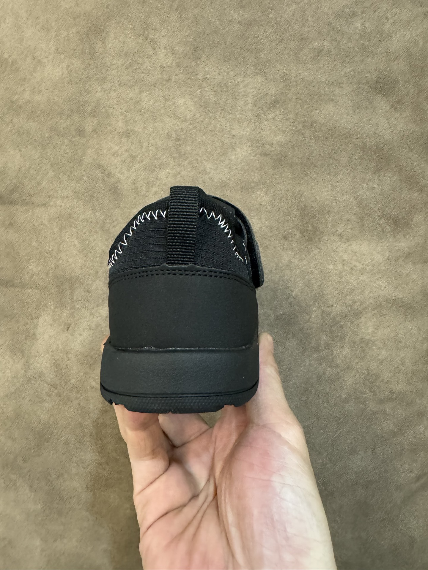 图片[6]-NB3205 魔术贴松紧带儿童溯溪软底儿童沙滩凉鞋透气凉鞋 尺码：26–37码 🌟夏日必备！👶 NB3205 凉鞋的新魔法✨：踩沙不止乐趣，舒适度MAX !\”👣 🏖️想象一下，炎炎夏日，孩子们在金色沙滩上自由奔跑，每一步都留下快乐的脚印。👣这款凉鞋的露趾设计，让小脚丫随时感受海风的轻拂，清凉一夏，无拘无束！🌬️ 👣而且，它们的软底设计超级亲肤，走路如走在云端，无论是嬉戏玩耍还是海边漫步，都能给小脚丫最温柔的呵护。棉花糖般的舒适体验，你值得拥有！棉花糖棉花糖🍦-选品中心