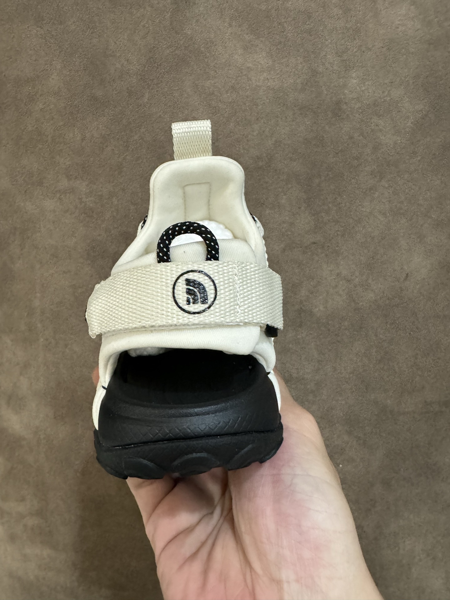 图片[5]-北面儿童包头凉鞋2025新款夏季运动户外沙滩鞋软底男女童户外溯溪鞋 尺码 26—37 包头镂空户外溯溪凉鞋 采用弹力扣设计，方便宝贝穿脱🤩镂空网鞋面，清爽透气💨让双脚👣在炎炎夏日也能保持清爽 鞋底防滑耐磨-选品中心