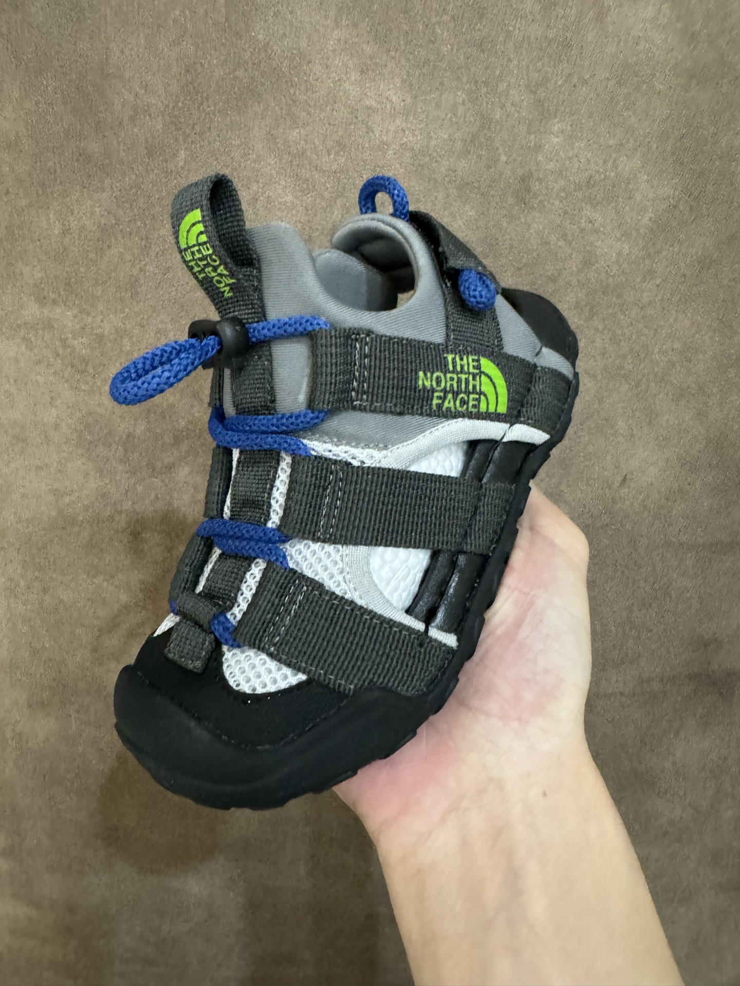 图片[3]-北面包头凉鞋户外沙滩鞋26—37 包头镂空户外溯溪凉鞋 采用弹力扣设计，方便宝贝穿脱，清爽透气💨让双脚👣在炎炎夏日也能保持清爽 鞋底防滑耐磨-选品中心