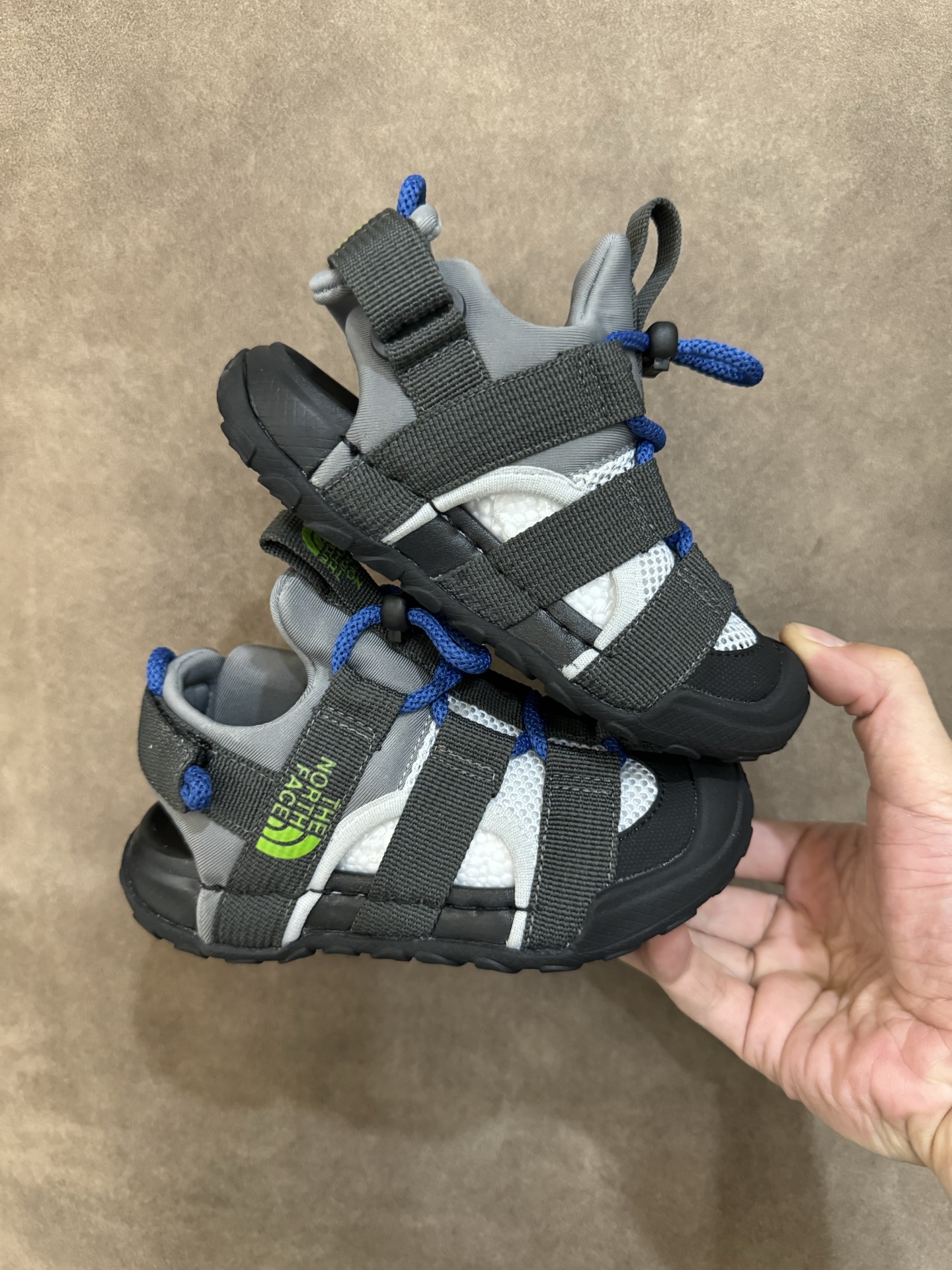 图片[9]-北面包头凉鞋户外沙滩鞋26—37 包头镂空户外溯溪凉鞋 采用弹力扣设计，方便宝贝穿脱，清爽透气💨让双脚👣在炎炎夏日也能保持清爽 鞋底防滑耐磨-选品中心