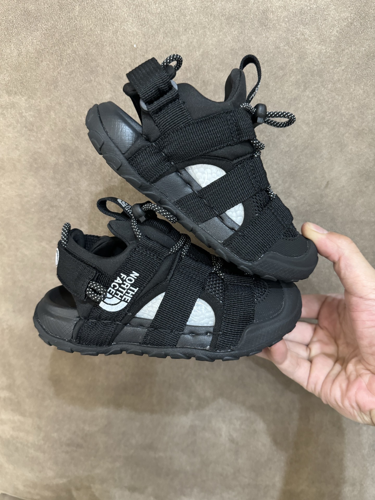 图片[9]-北面包头凉鞋户外沙滩鞋26—37 包头镂空户外溯溪凉鞋 采用弹力扣设计，方便宝贝穿脱，清爽透气💨让双脚👣在炎炎夏日也能保持清爽 鞋底防滑耐磨-选品中心