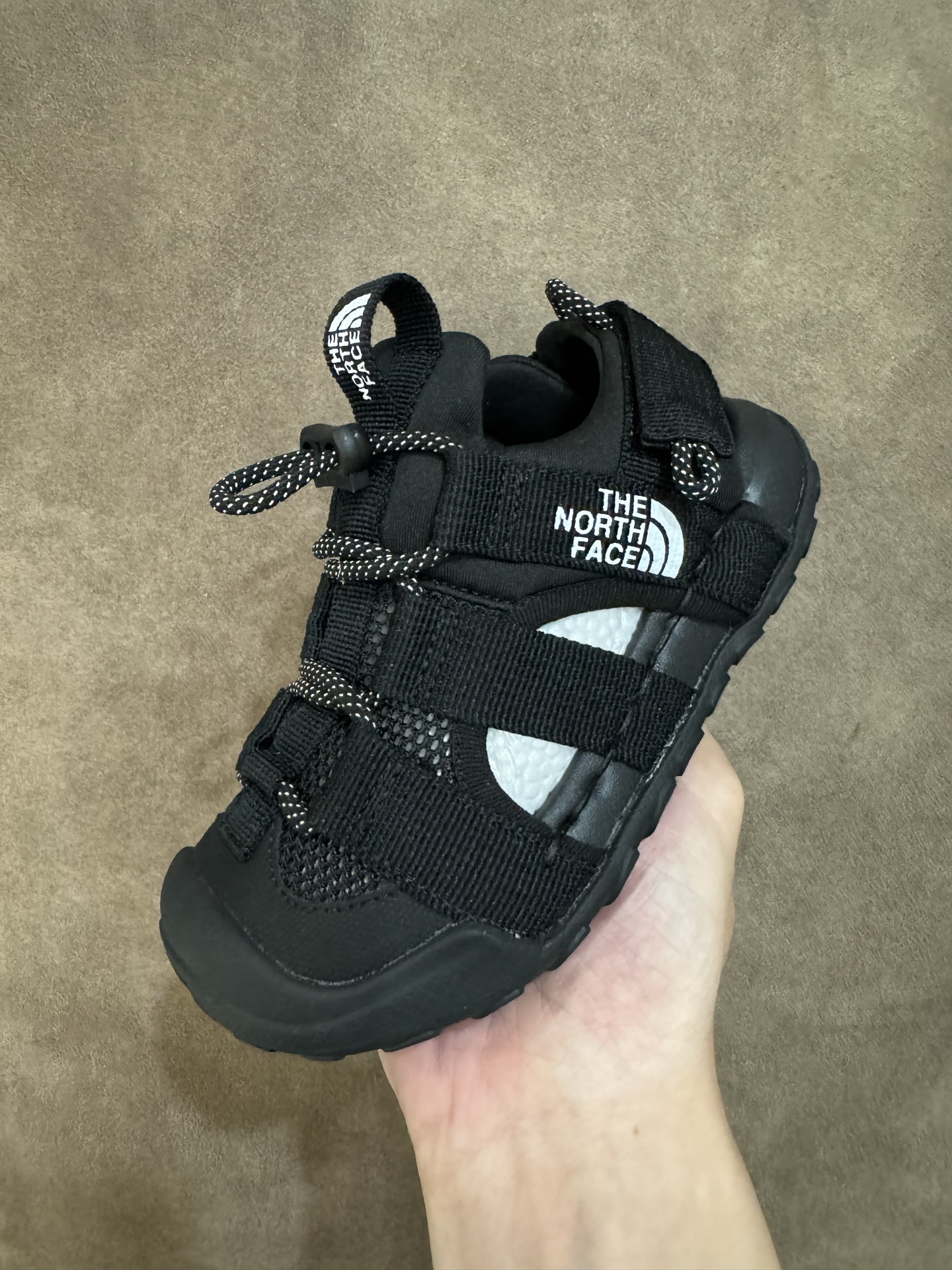 图片[3]-北面包头凉鞋户外沙滩鞋26—37 包头镂空户外溯溪凉鞋 采用弹力扣设计，方便宝贝穿脱，清爽透气💨让双脚👣在炎炎夏日也能保持清爽 鞋底防滑耐磨-选品中心