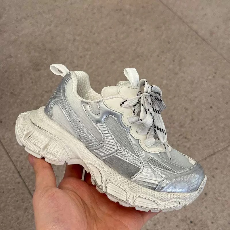 新色 巴黎新款网纱儿童魔术贴老爹鞋 尺码：26-37码 经典巴黎世家老爹鞋🆕 网纱设计，透气又舒适☁️ 魔术贴设计，穿脱方便✌🏻-选品中心