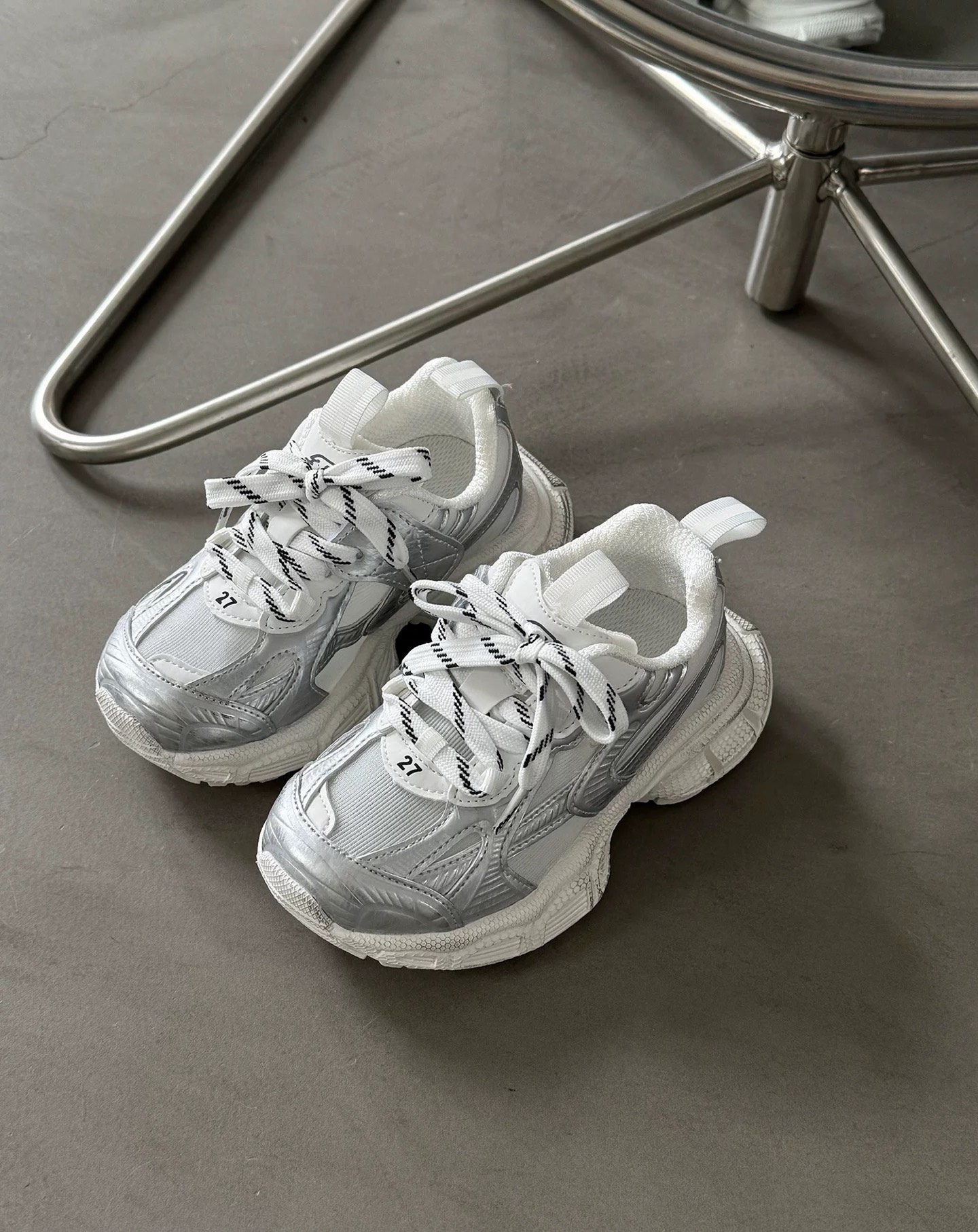 图片[6]-新色 巴黎新款网纱儿童魔术贴老爹鞋 尺码：26-37码 经典巴黎世家老爹鞋🆕 网纱设计，透气又舒适☁️ 魔术贴设计，穿脱方便✌🏻-选品中心