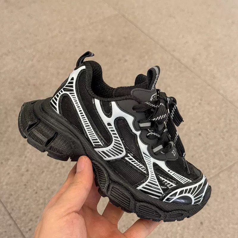 新色 巴黎新款网纱儿童魔术贴老爹鞋 尺码：26-37码 经典巴黎世家老爹鞋🆕 网纱设计，透气又舒适☁️ 魔术贴设计，穿脱方便✌🏻-选品中心