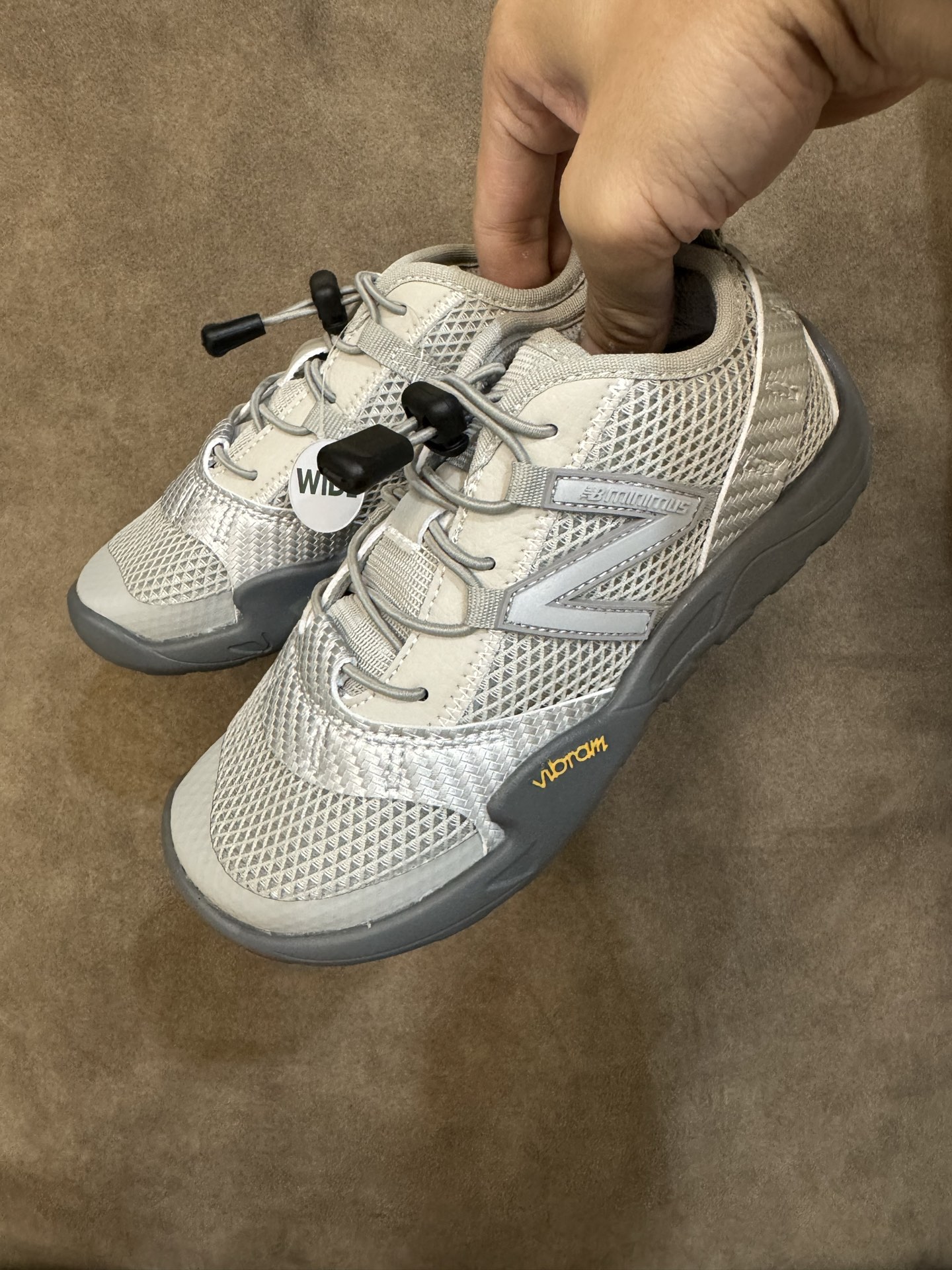 New Balance/NB MT10 系列高圆圆同款轻便赤足童低帮薄底鞋休闲跑步鞋 尺码26-37 采用弹力扣设计,方便宝贝穿脱🤩透气网鞋面,清爽透气💨让双脚👣在炎炎夏日也能保持清爽 鞋底防滑耐磨-选品中心