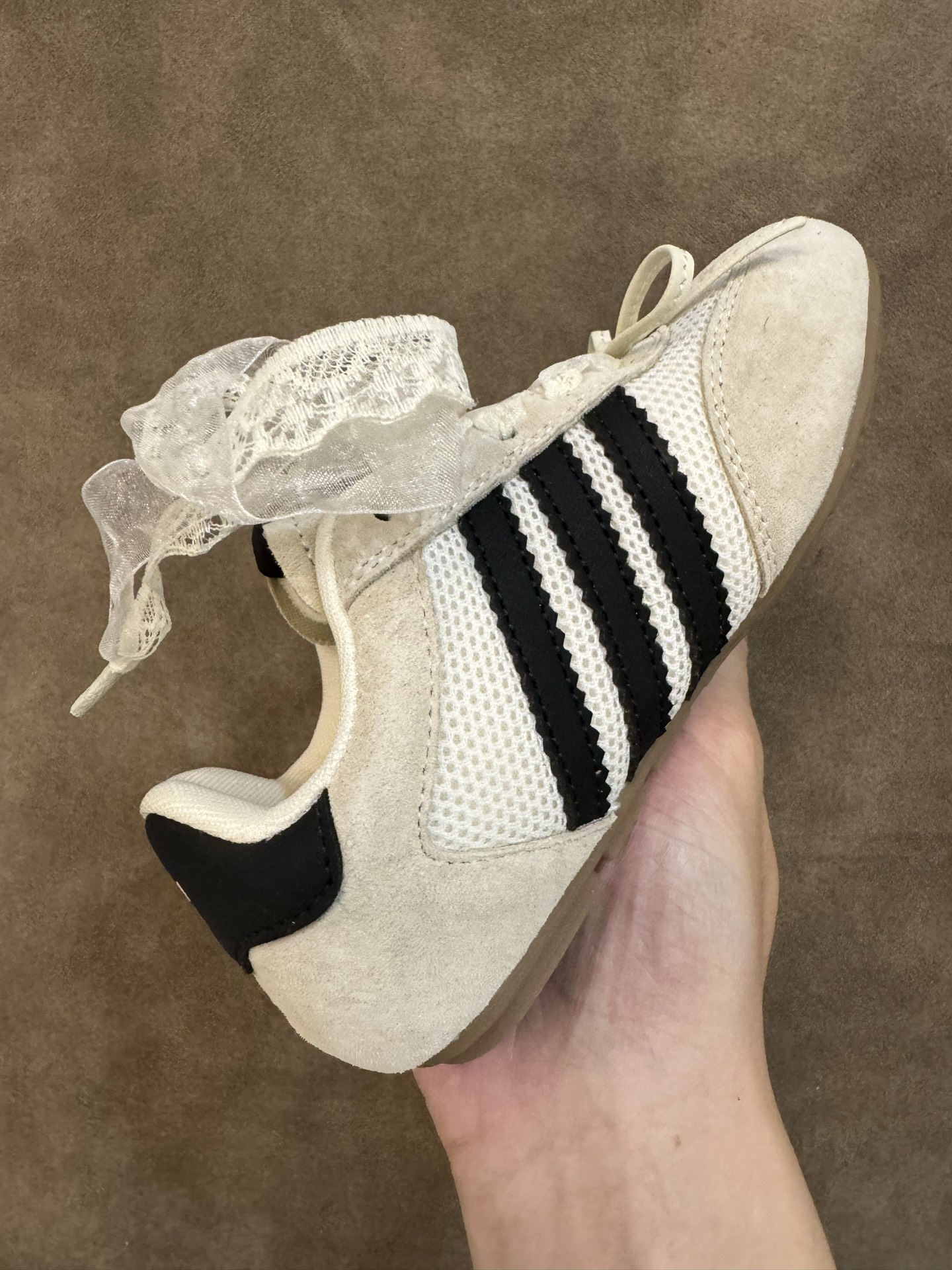 图片[4]-AD 三叶草蕾丝蝴蝶结德训童鞋26-37码 百搭又不失时尚的三条纹 透气性网面，舒适不闷脚☁️橡胶耐磨防滑大底，脚感超赞👍🏻-选品中心