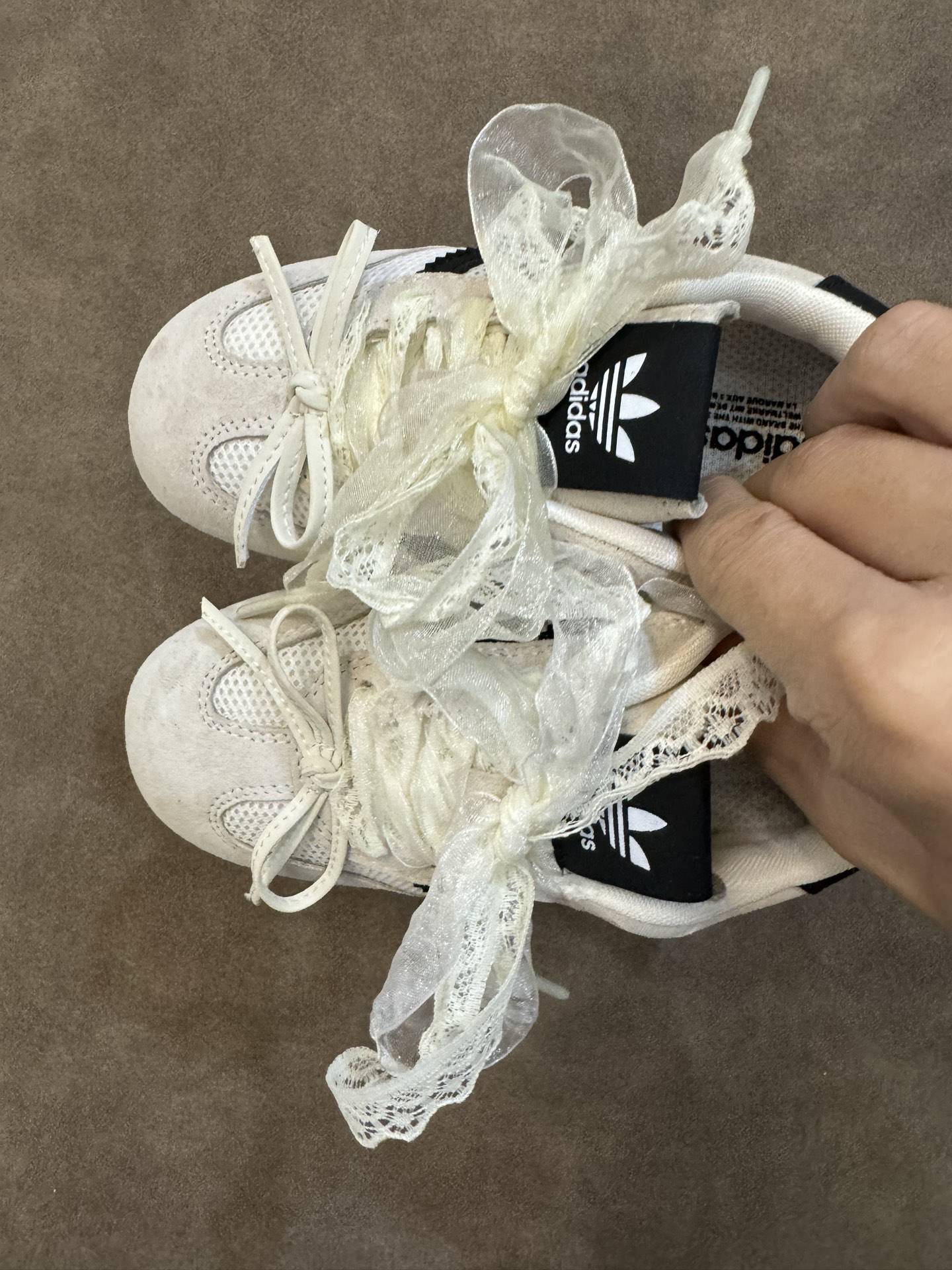 AD 三叶草蕾丝蝴蝶结德训童鞋26-37码 百搭又不失时尚的三条纹 透气性网面，舒适不闷脚☁️橡胶耐磨防滑大底，脚感超赞👍🏻-选品中心