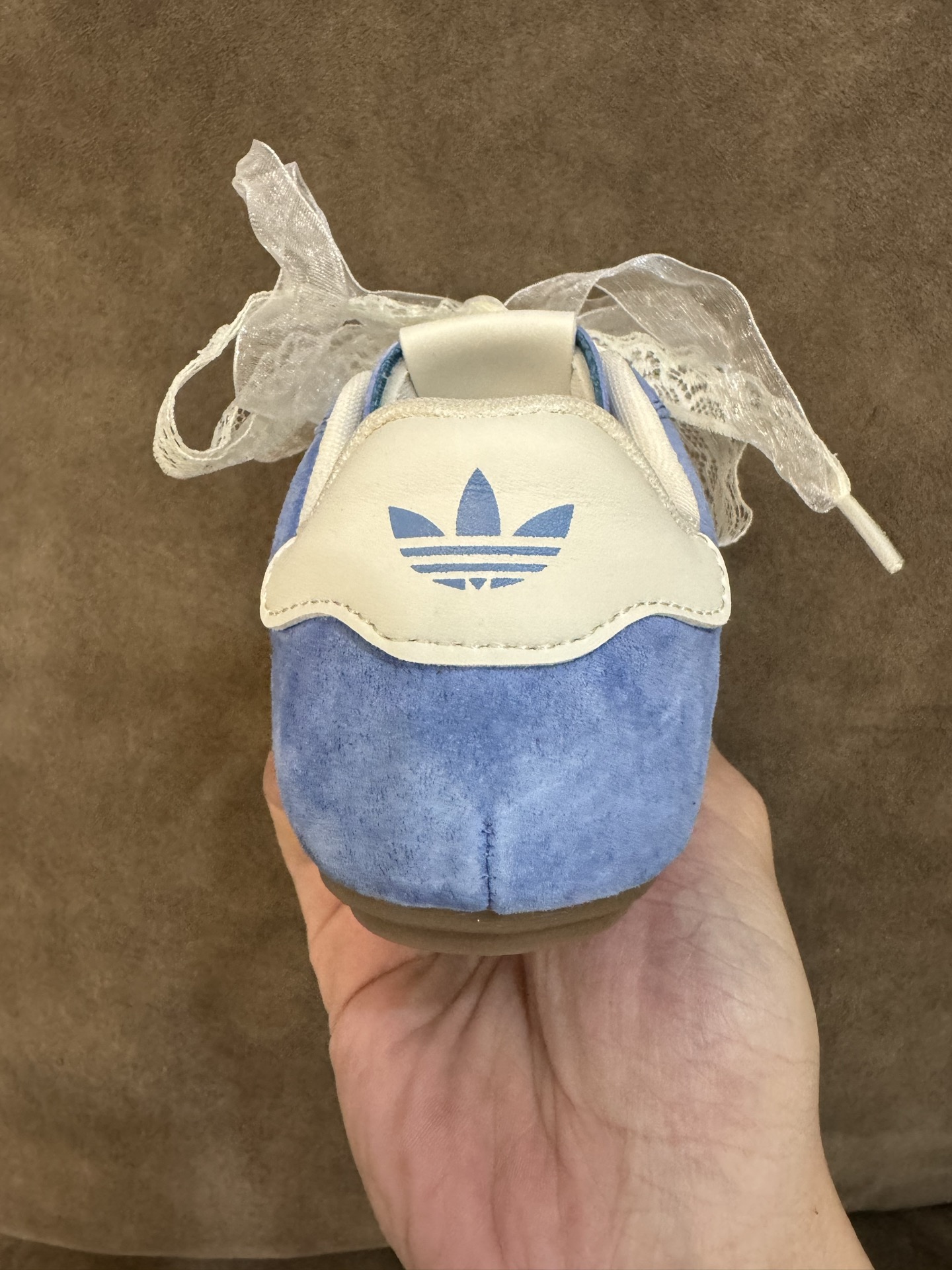 图片[7]-AD 三叶草蕾丝蝴蝶结跳舞鞋德训童鞋男女童鞋洋气休闲阿甘鞋 尺码：26-37码 百搭又不失时尚的三条纹 透气性网面，舒适不闷脚☁️ 橡胶耐磨防滑大底，脚感超赞👍🏻-选品中心