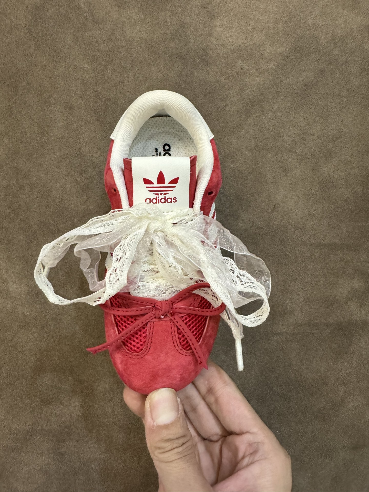 图片[6]-AD 三叶草蕾丝蝴蝶结跳舞鞋德训童鞋男女童鞋洋气休闲阿甘鞋 尺码：26-37码 百搭又不失时尚的三条纹 透气性网面，舒适不闷脚☁️ 橡胶耐磨防滑大底，脚感超赞👍🏻-选品中心