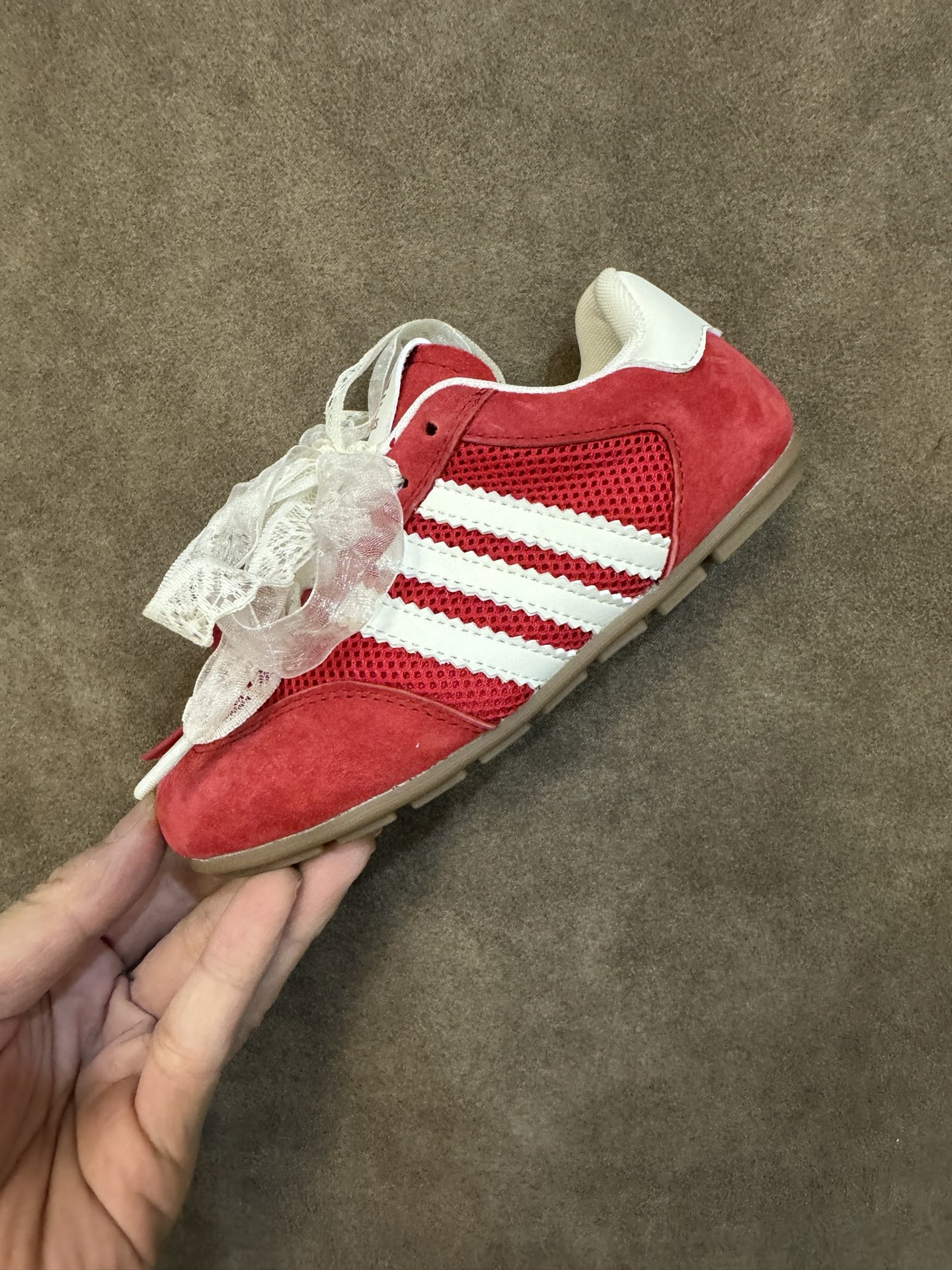 NO:212065,AD Triple-leaf lace bow dancing shoes for children's shoes for boys and girls' shoes fashionable casual Forrest Gump shoes SIZE26-37 size versatile and fashionable three stripes breathable mesh, comfortable and not stuffy feet Rubber wear-resistant non-slip sole, excellent foot feeling, Adidas,19860909AD 三叶草蕾丝蝴蝶结跳舞鞋德训童鞋男女童鞋洋气休闲阿甘鞋 SIZE26-37码 百搭又不失时尚的三条纹 透气性网面,舒适不闷脚 橡胶耐磨防滑大底,脚感超赞,阿迪达斯,,Children's