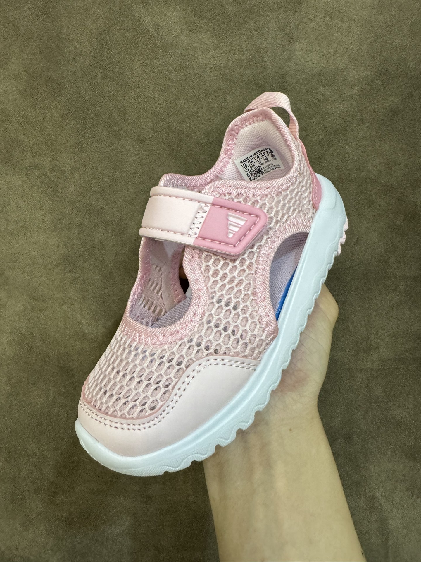 图片[4]-adidas阿迪达斯男女婴童魔术贴设计轻便凉鞋 尺码：22-27 小童 百搭又不失时尚的三条纹 透气性网面，舒适不闷脚☁️ 耐磨防滑大底，脚感超赞👍🏻-选品中心