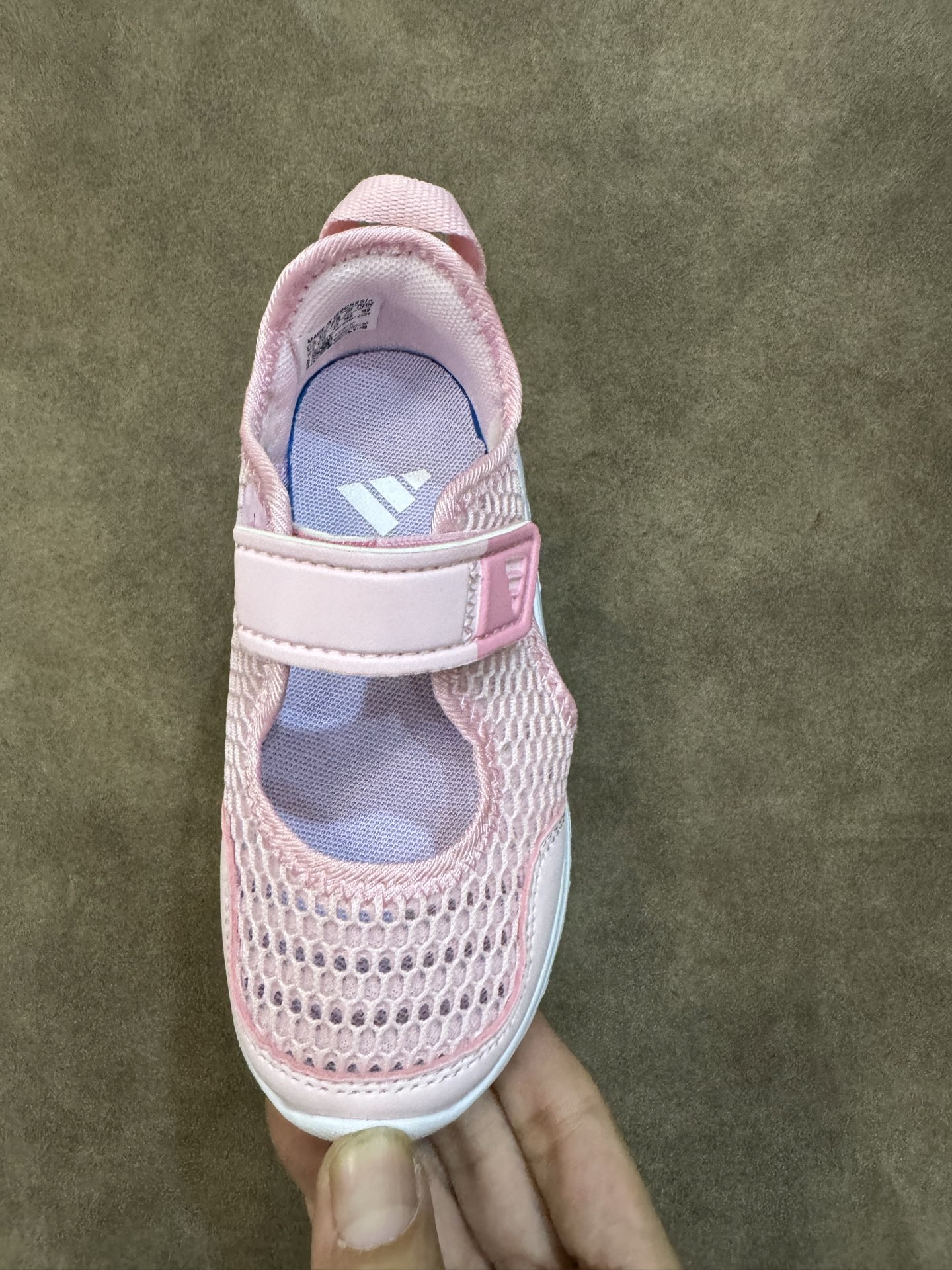 图片[6]-adidas阿迪达斯男女婴童魔术贴设计轻便凉鞋 尺码：22-27 小童 百搭又不失时尚的三条纹 透气性网面，舒适不闷脚☁️ 耐磨防滑大底，脚感超赞👍🏻-选品中心