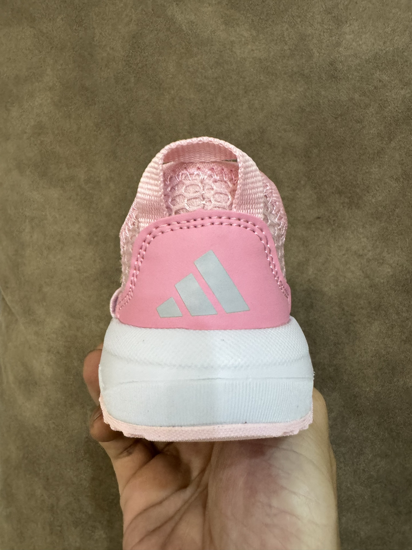 图片[7]-adidas阿迪达斯男女婴童魔术贴设计轻便凉鞋 尺码：22-27 小童 百搭又不失时尚的三条纹 透气性网面，舒适不闷脚☁️ 耐磨防滑大底，脚感超赞👍🏻-选品中心