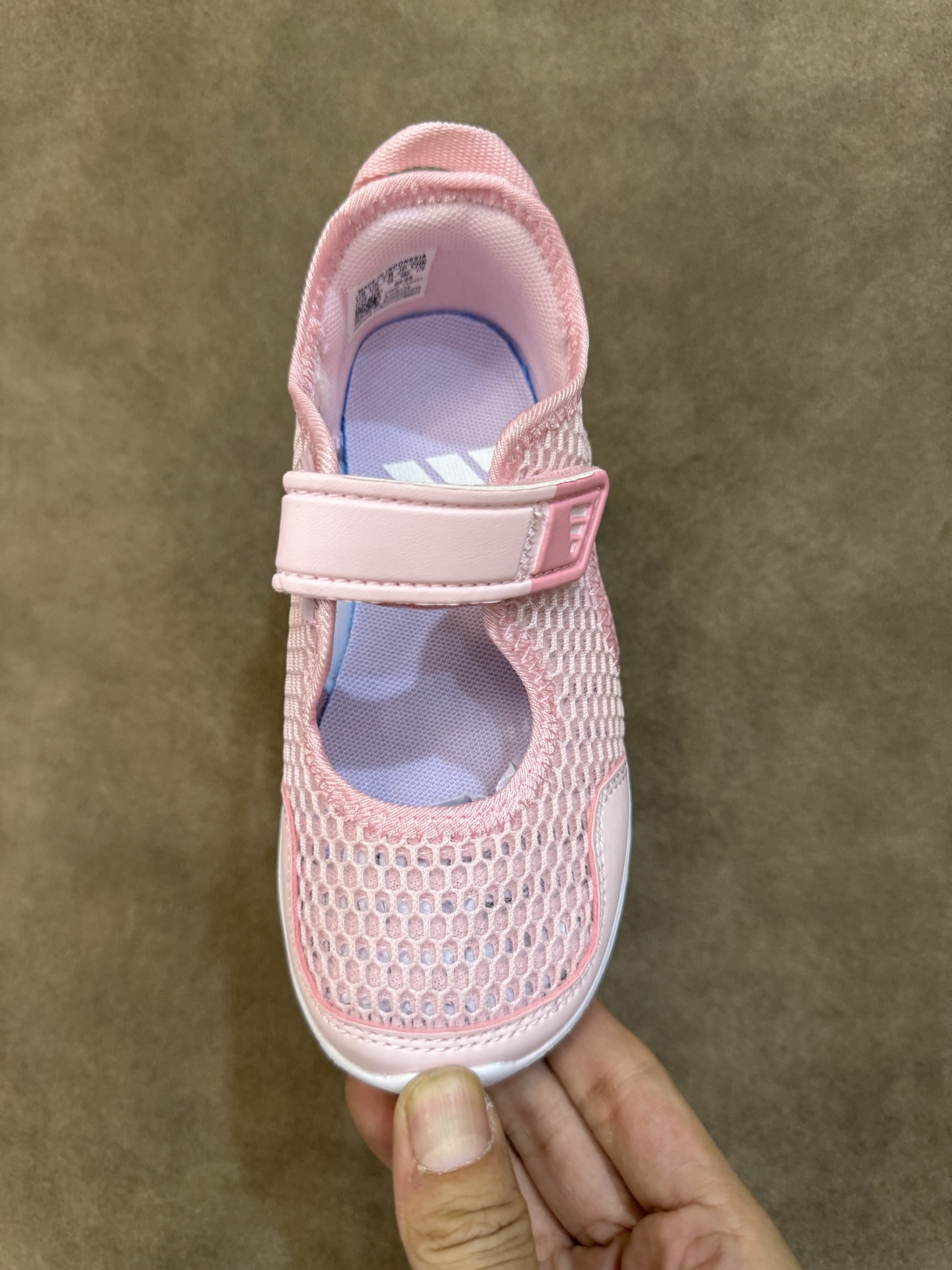 图片[5]-adidas阿迪达斯男女婴童魔术贴设计轻便凉鞋 尺码：28-37大童 百搭又不失时尚的三条纹 透气性网面，舒适不闷脚☁️ 耐磨防滑大底，脚感超赞👍🏻-选品中心