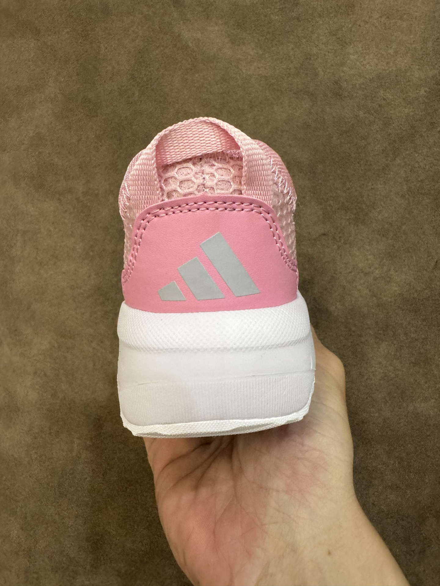 图片[7]-adidas阿迪达斯男女婴童魔术贴设计轻便凉鞋 尺码：28-37大童 百搭又不失时尚的三条纹 透气性网面，舒适不闷脚☁️ 耐磨防滑大底，脚感超赞👍🏻-选品中心