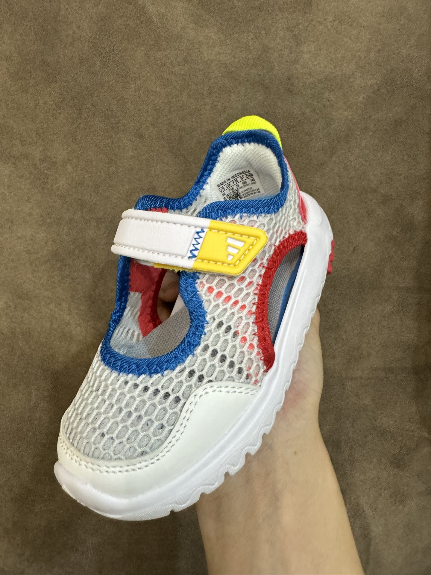 图片[4]-adidas阿迪达斯男女婴童魔术贴设计轻便凉鞋 尺码：22-27 小童 百搭又不失时尚的三条纹 透气性网面，舒适不闷脚☁️ 耐磨防滑大底，脚感超赞👍🏻-选品中心