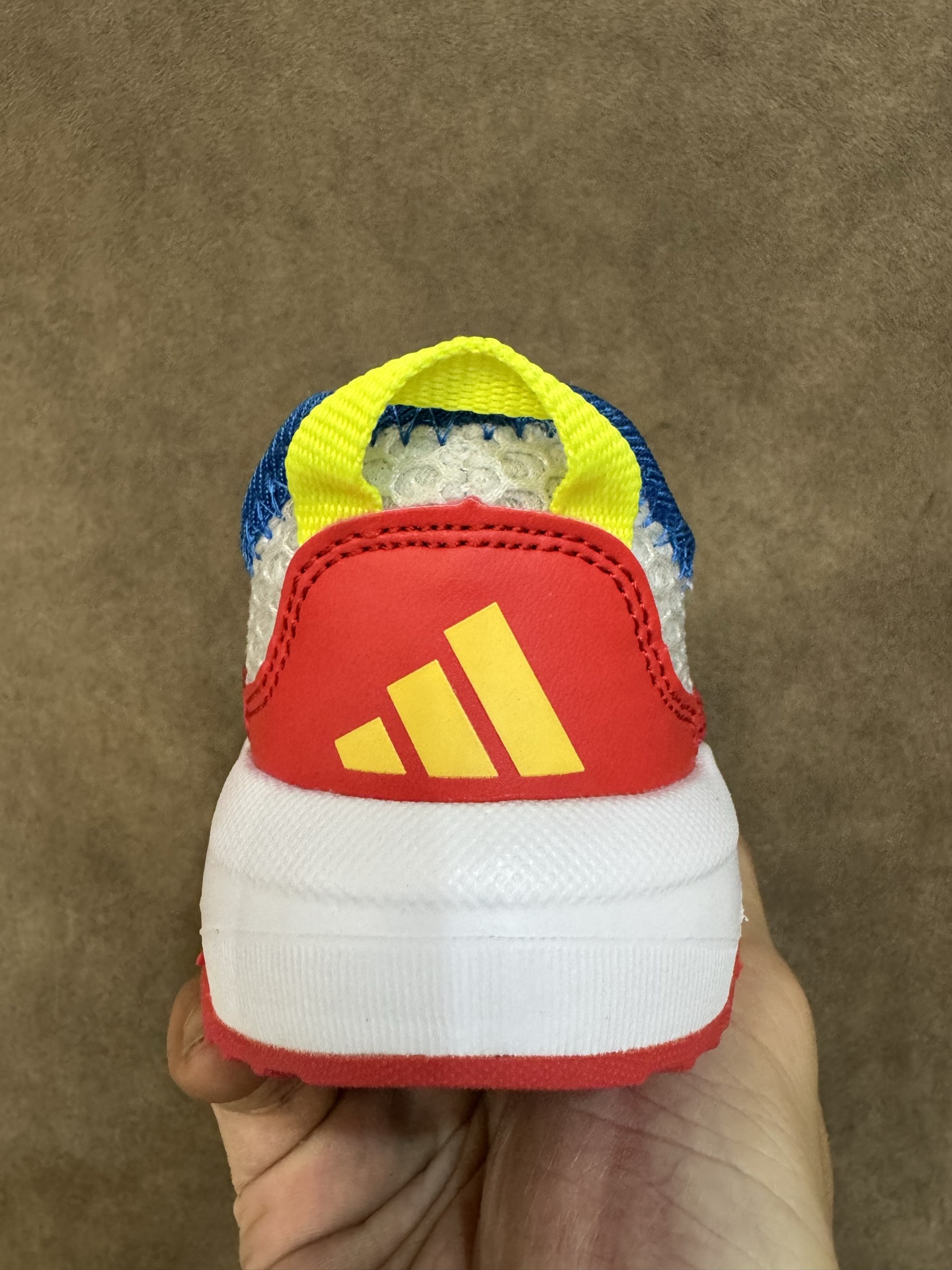 图片[7]-adidas阿迪达斯男女婴童魔术贴设计轻便凉鞋 尺码：22-27 小童 百搭又不失时尚的三条纹 透气性网面，舒适不闷脚☁️ 耐磨防滑大底，脚感超赞👍🏻-选品中心