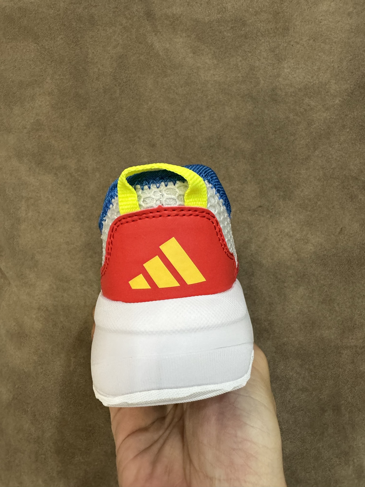 图片[7]-adidas阿迪达斯男女婴童魔术贴设计轻便凉鞋 尺码：28-37大童 百搭又不失时尚的三条纹 透气性网面，舒适不闷脚☁️ 耐磨防滑大底，脚感超赞👍🏻-选品中心