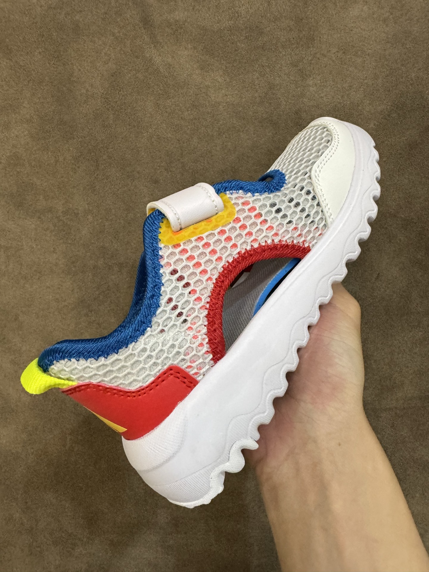 图片[5]-adidas阿迪达斯男女婴童魔术贴设计轻便凉鞋 尺码：28-37大童 百搭又不失时尚的三条纹 透气性网面，舒适不闷脚☁️ 耐磨防滑大底，脚感超赞👍🏻-选品中心