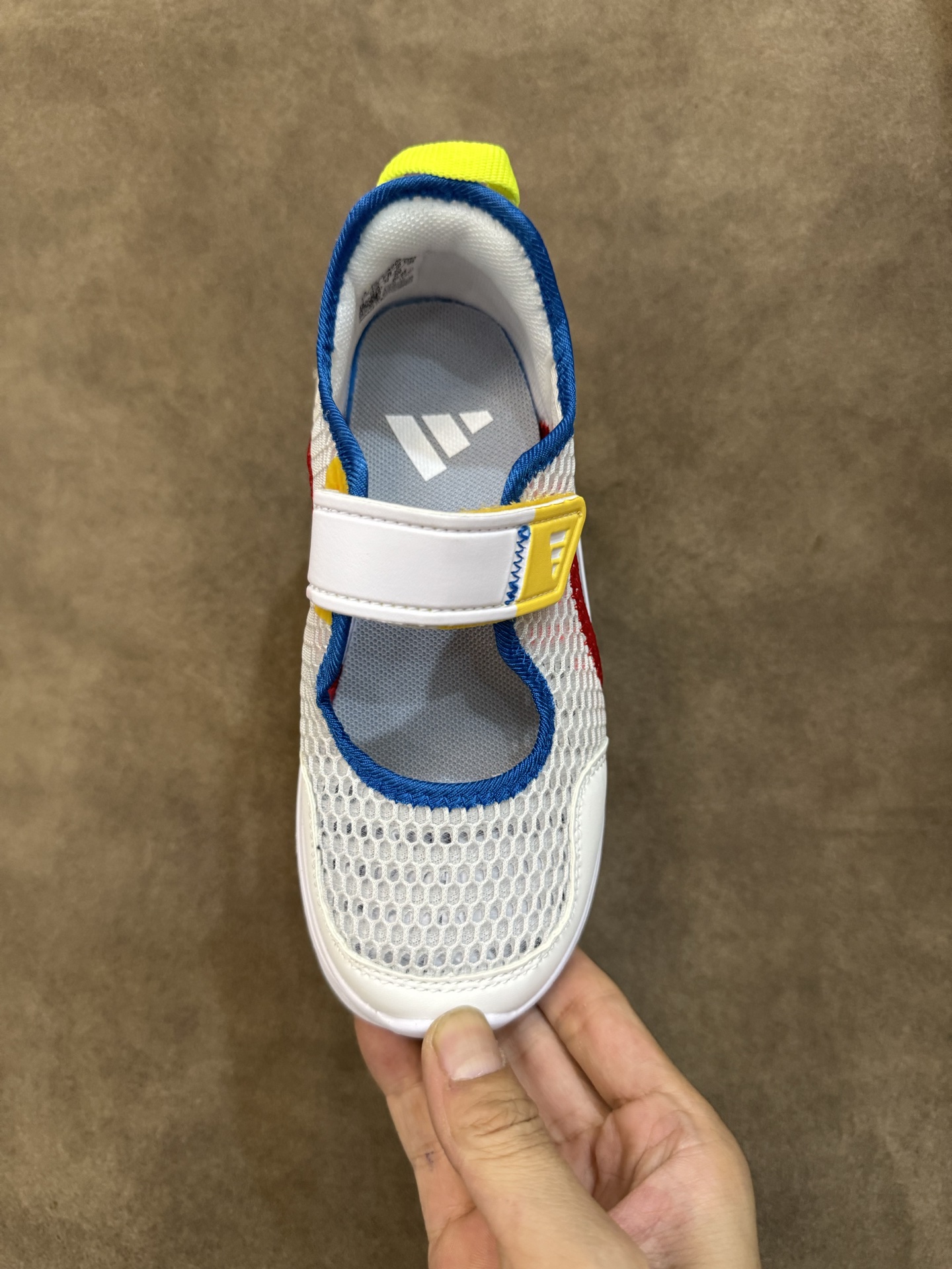 图片[6]-adidas阿迪达斯男女婴童魔术贴设计轻便凉鞋 尺码：28-37大童 百搭又不失时尚的三条纹 透气性网面，舒适不闷脚☁️ 耐磨防滑大底，脚感超赞👍🏻-选品中心