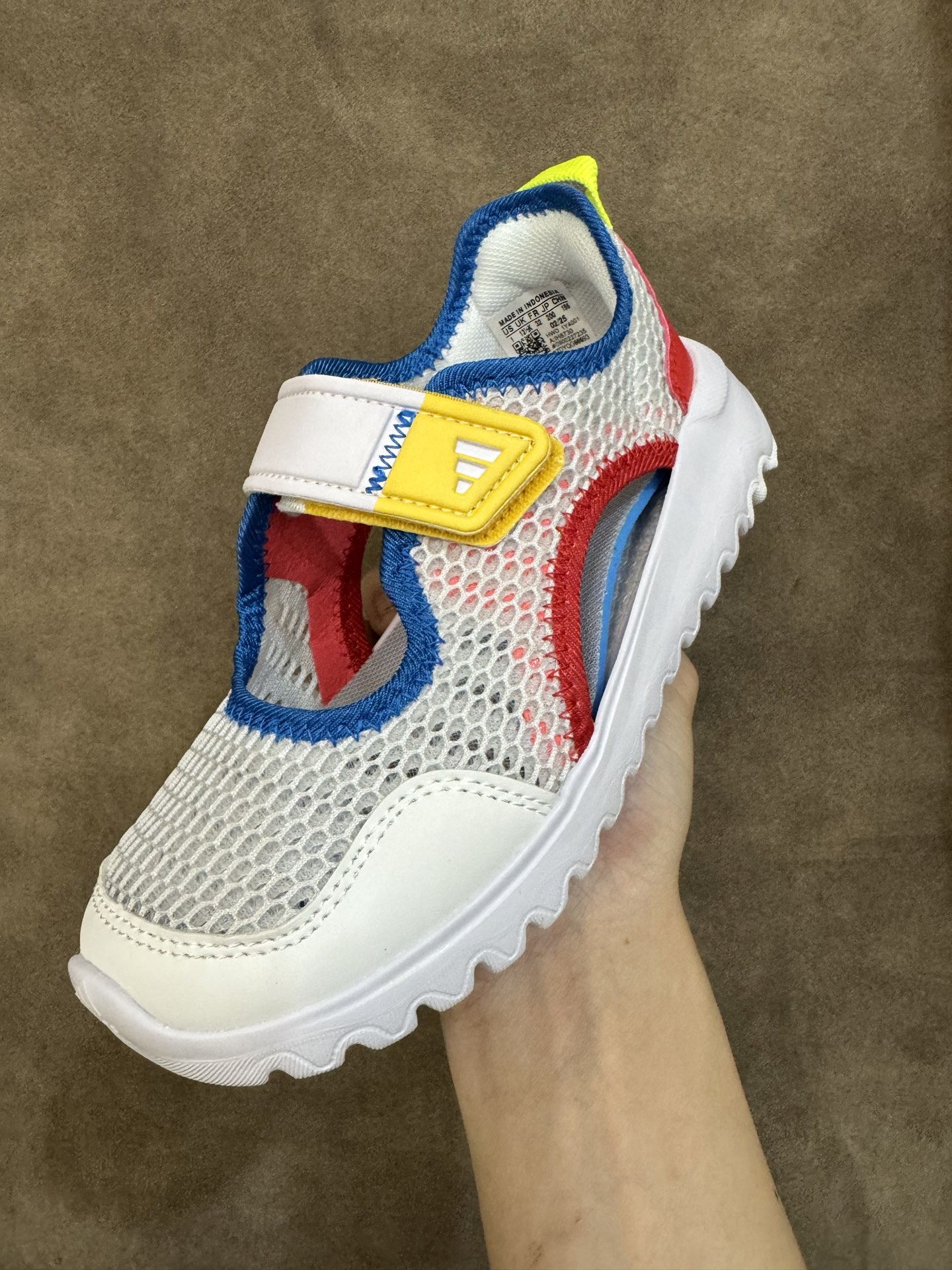 图片[4]-adidas阿迪达斯男女婴童魔术贴设计轻便凉鞋 尺码：28-37大童 百搭又不失时尚的三条纹 透气性网面，舒适不闷脚☁️ 耐磨防滑大底，脚感超赞👍🏻-选品中心