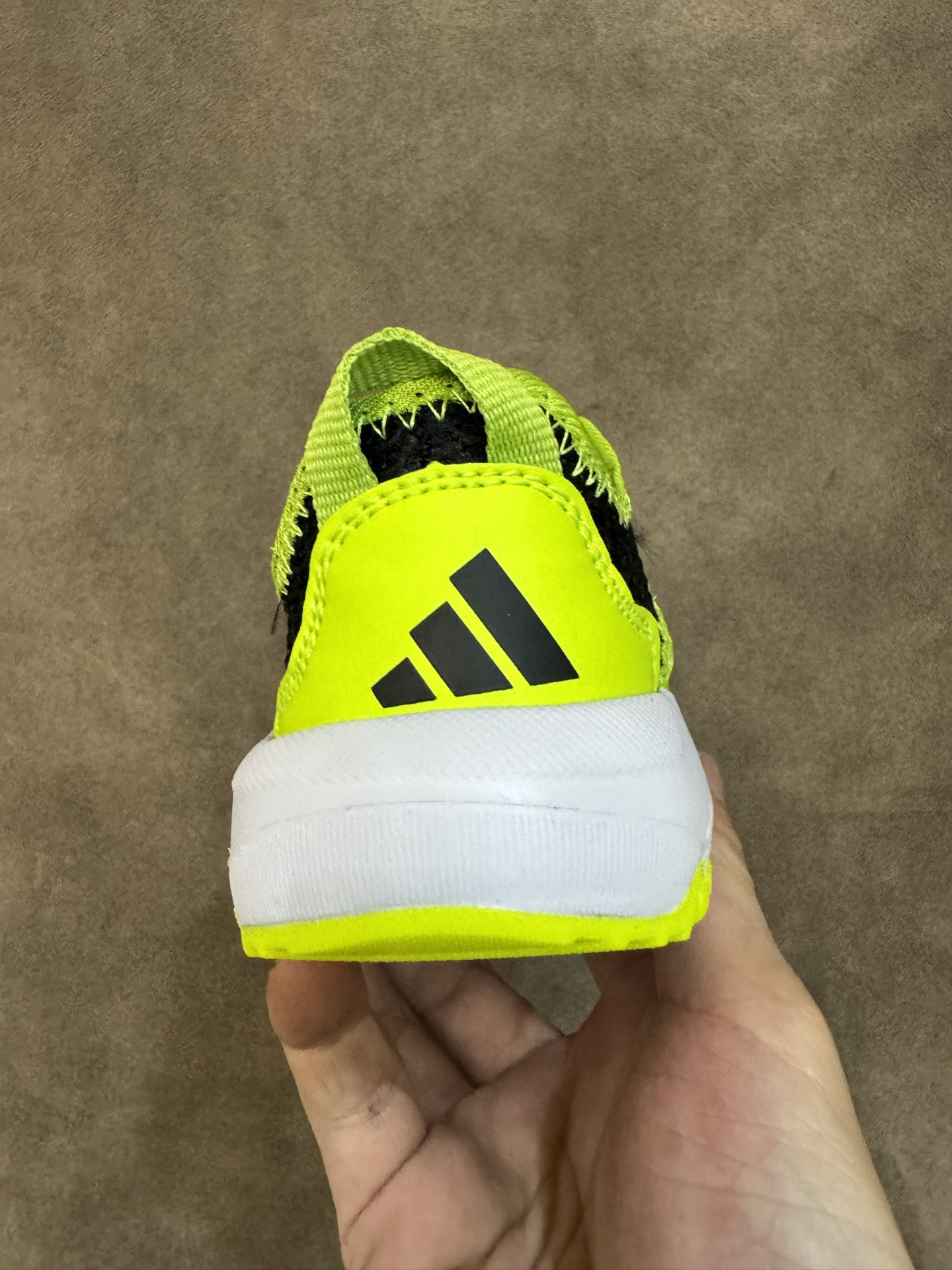 图片[7]-adidas阿迪达斯男女婴童魔术贴设计轻便凉鞋 尺码：22-27 小童 百搭又不失时尚的三条纹 透气性网面，舒适不闷脚☁️ 耐磨防滑大底，脚感超赞👍🏻-选品中心