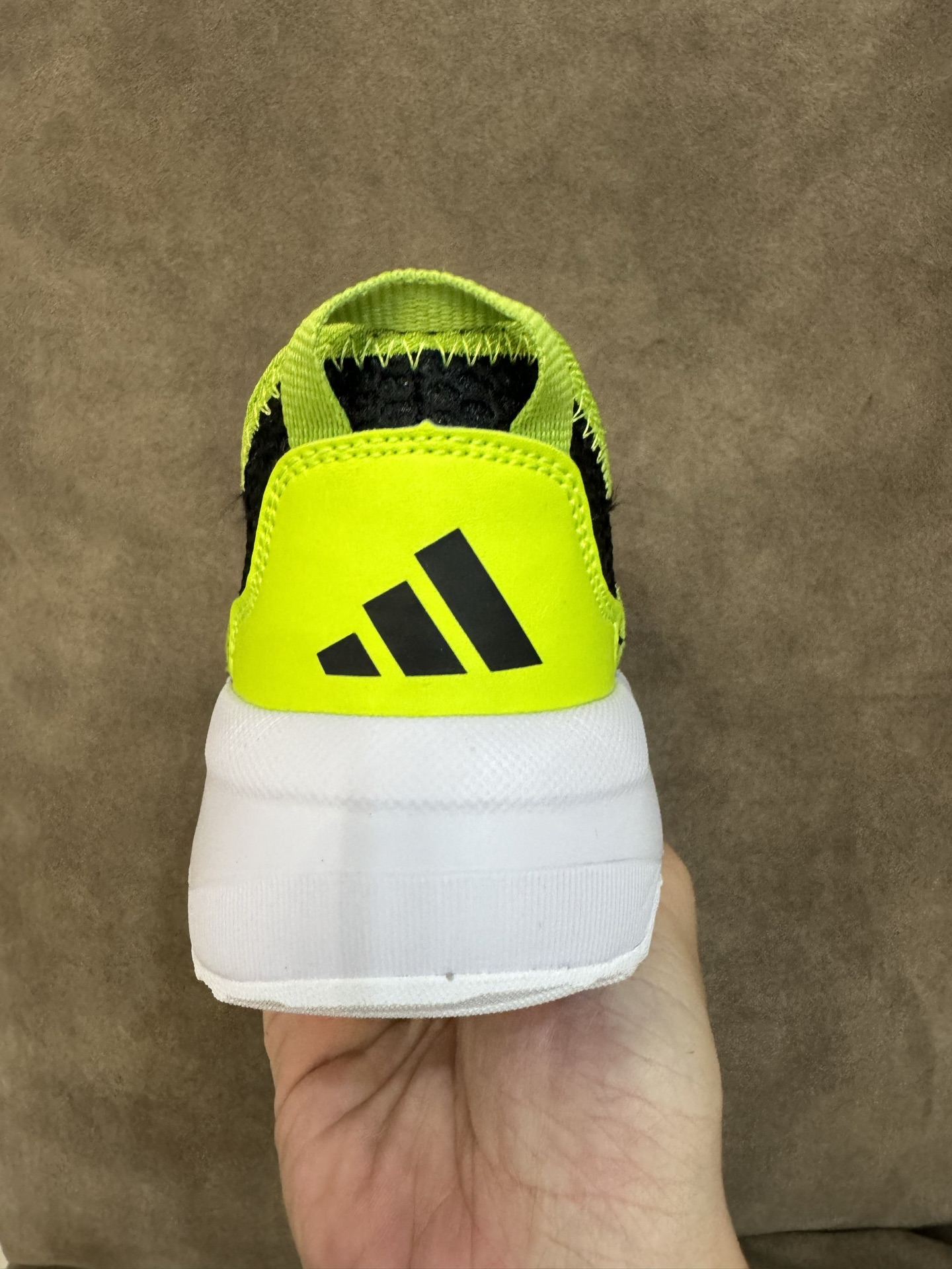 图片[7]-adidas阿迪达斯男女婴童魔术贴设计轻便凉鞋 尺码：22-27 小童 百搭又不失时尚的三条纹 透气性网面，舒适不闷脚☁️ 耐磨防滑大底，脚感超赞👍🏻-选品中心