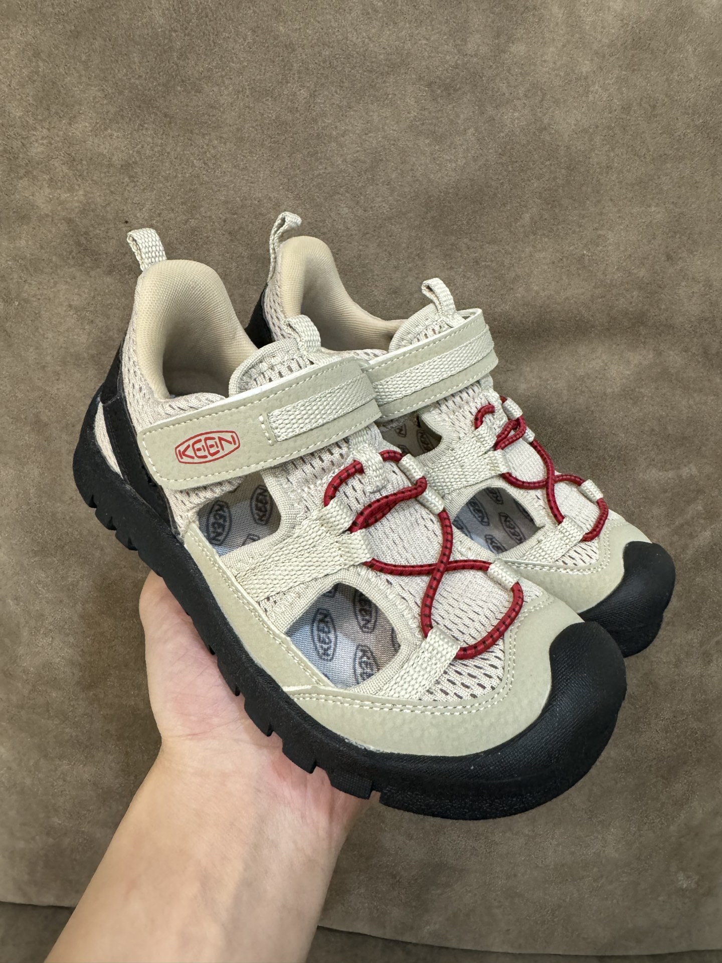 图片[7]-科恩潮牌户外魔术贴镂空儿童涉水溯溪凉鞋 尺码：26-37码 户外大佬潮牌⛺️ 优质尼龙材料镂空拼接，透气又舒适☁️ 橡胶耐磨防滑包头大底✅ 应对轻松不管是室内还是户外的各种地形✌🏻 高端客户必入单品❤️-选品中心