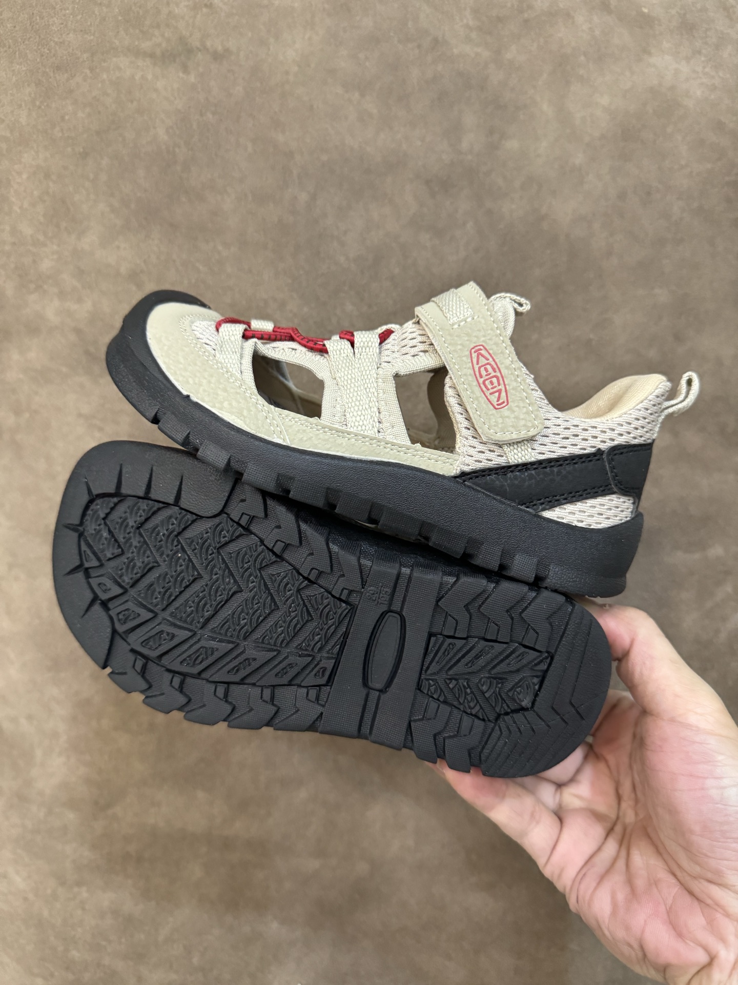 图片[9]-科恩潮牌户外魔术贴镂空儿童涉水溯溪凉鞋 尺码：26-37码 户外大佬潮牌⛺️ 优质尼龙材料镂空拼接，透气又舒适☁️ 橡胶耐磨防滑包头大底✅ 应对轻松不管是室内还是户外的各种地形✌🏻 高端客户必入单品❤️-选品中心