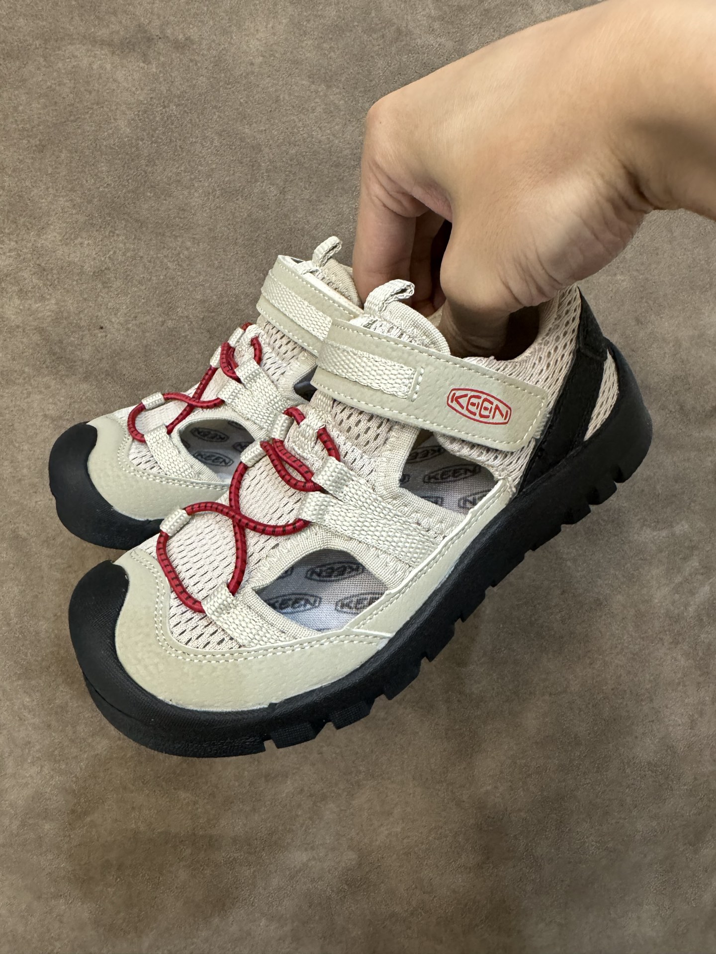 图片[5]-科恩潮牌户外魔术贴镂空儿童涉水溯溪凉鞋 尺码：26-37码 户外大佬潮牌⛺️ 优质尼龙材料镂空拼接，透气又舒适☁️ 橡胶耐磨防滑包头大底✅ 应对轻松不管是室内还是户外的各种地形✌🏻 高端客户必入单品❤️-选品中心