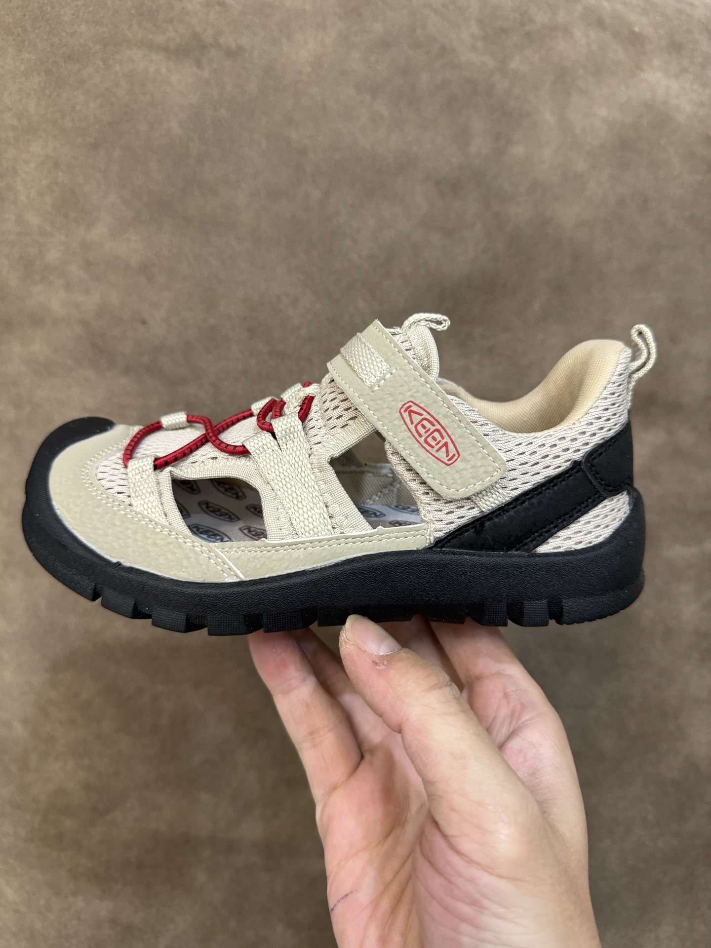 图片[3]-尺码表 新款 科恩潮牌户外魔术贴镂空儿童涉水溯溪凉鞋 尺码：26-37码 户外大佬潮牌⛺️ 优质尼龙材料镂空拼接，透气又舒适☁️ 橡胶耐磨防滑包头大底✅ 应对轻松不管是室内还是户外的各种地形✌🏻 高端客户必入单品❤️-选品中心