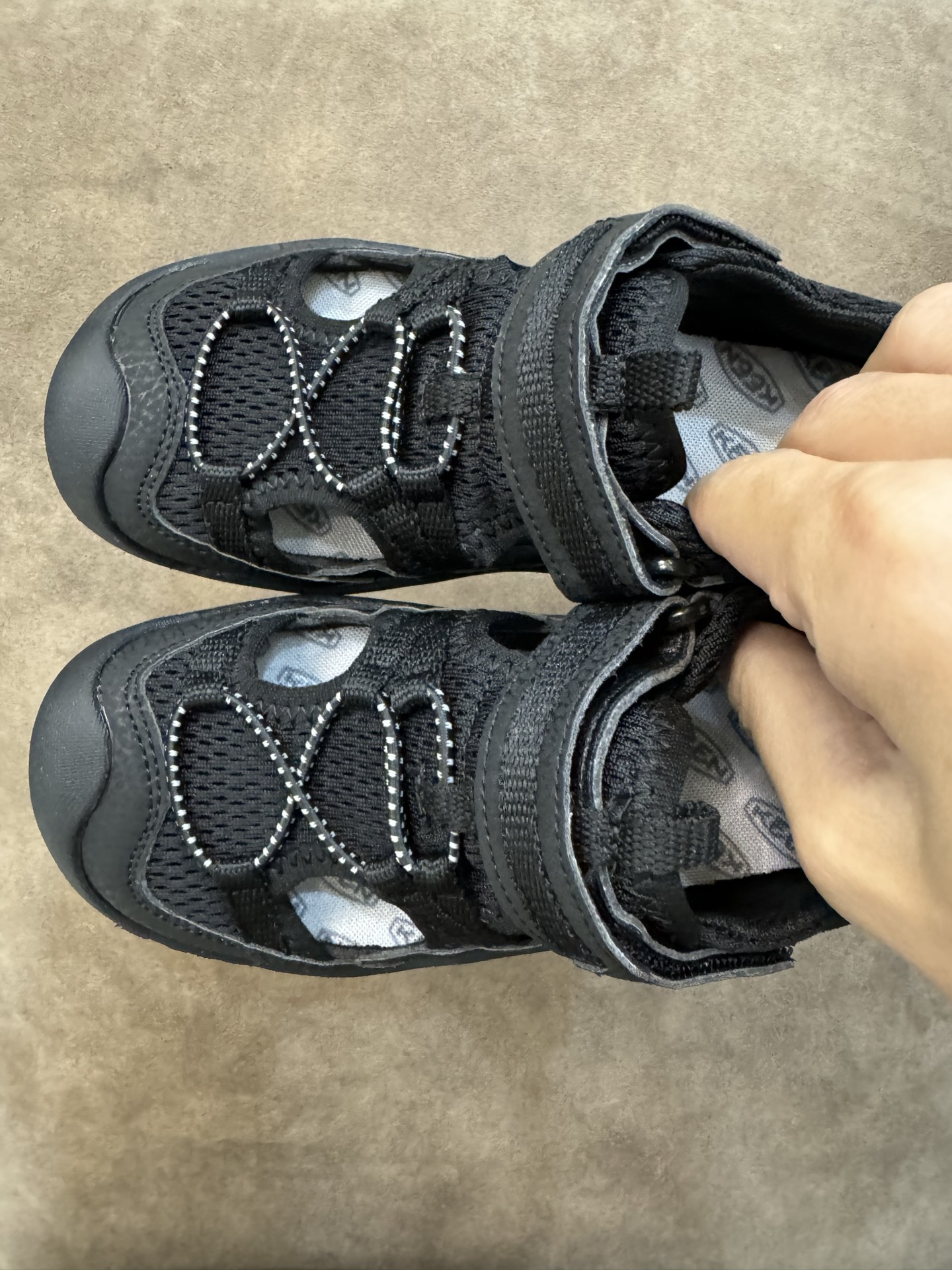 图片[7]-科恩潮牌户外魔术贴镂空儿童涉水溯溪凉鞋 尺码：26-37码 户外大佬潮牌⛺️ 优质尼龙材料镂空拼接，透气又舒适☁️ 橡胶耐磨防滑包头大底✅ 应对轻松不管是室内还是户外的各种地形✌🏻 高端客户必入单品❤️-选品中心