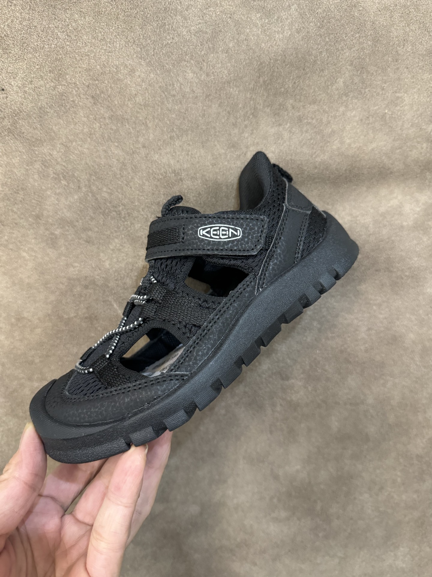 图片[2]-尺码表 新款 科恩潮牌户外魔术贴镂空儿童涉水溯溪凉鞋 尺码：26-37码 户外大佬潮牌⛺️ 优质尼龙材料镂空拼接，透气又舒适☁️ 橡胶耐磨防滑包头大底✅ 应对轻松不管是室内还是户外的各种地形✌🏻 高端客户必入单品❤️-选品中心