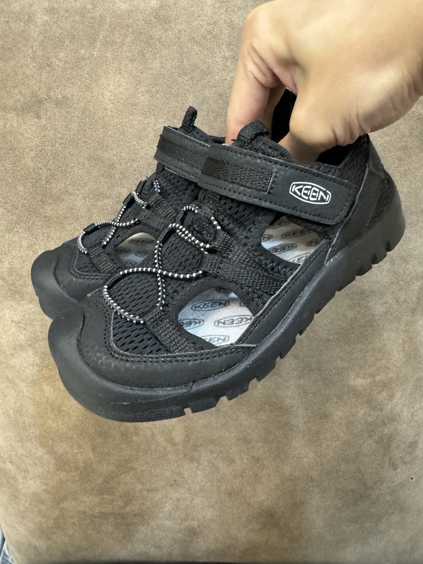 图片[6]-科恩潮牌户外魔术贴镂空儿童涉水溯溪凉鞋 尺码：26-37码 户外大佬潮牌⛺️ 优质尼龙材料镂空拼接，透气又舒适☁️ 橡胶耐磨防滑包头大底✅ 应对轻松不管是室内还是户外的各种地形✌🏻 高端客户必入单品❤️-选品中心