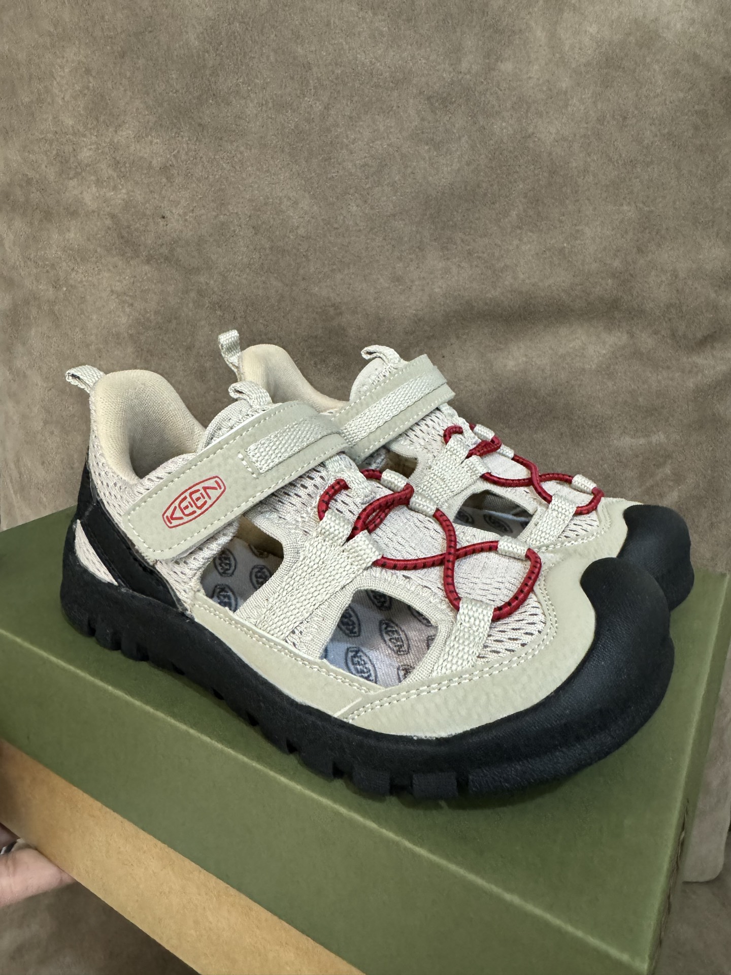 图片[6]-尺码表 新款 科恩潮牌户外魔术贴镂空儿童涉水溯溪凉鞋 尺码：26-37码 户外大佬潮牌⛺️ 优质尼龙材料镂空拼接，透气又舒适☁️ 橡胶耐磨防滑包头大底✅ 应对轻松不管是室内还是户外的各种地形✌🏻 高端客户必入单品❤️-选品中心