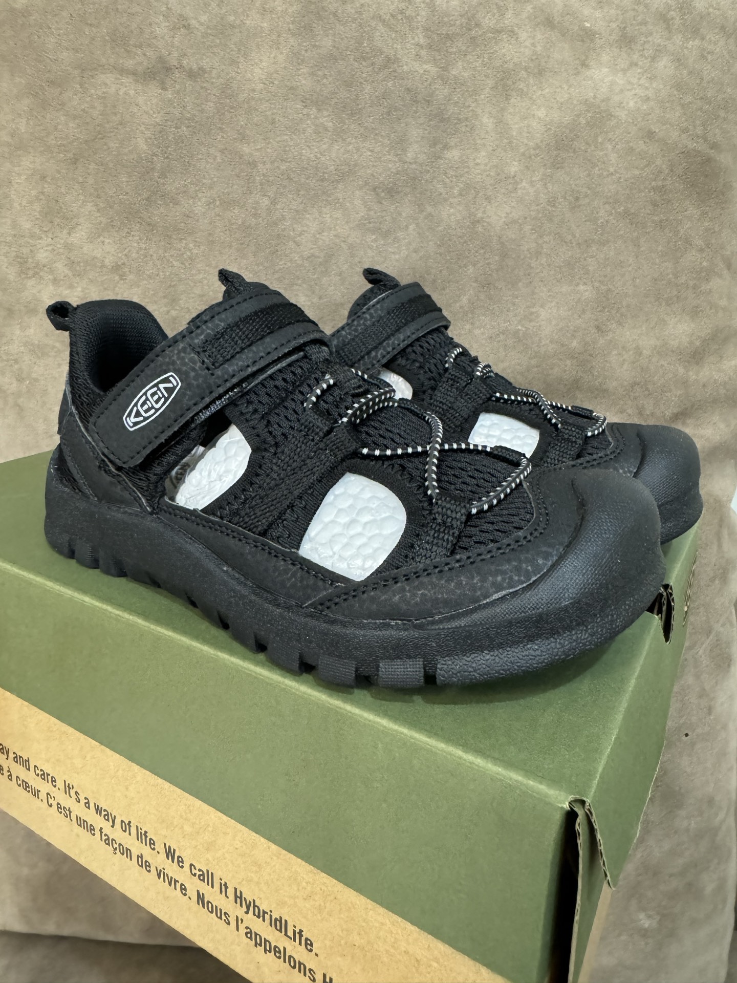 图片[5]-尺码表 新款 科恩潮牌户外魔术贴镂空儿童涉水溯溪凉鞋 尺码：26-37码 户外大佬潮牌⛺️ 优质尼龙材料镂空拼接，透气又舒适☁️ 橡胶耐磨防滑包头大底✅ 应对轻松不管是室内还是户外的各种地形✌🏻 高端客户必入单品❤️-选品中心