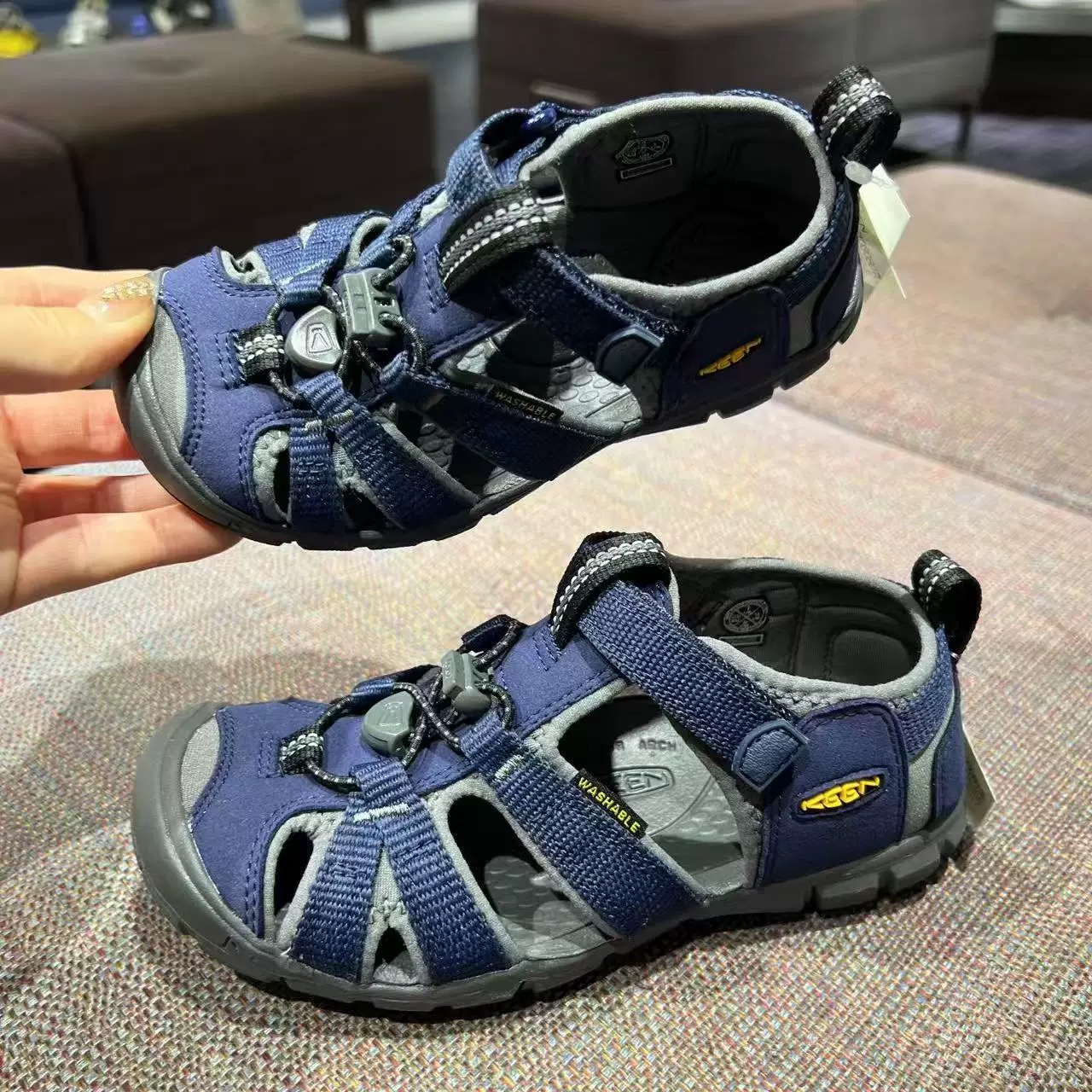 图片[6]-新色出货 潮牌二代轻便儿童溯溪两穿凉鞋 尺码：24-37码 潮牌KEEN升级二代轻便凉鞋🆕 超轻超软超好穿✌🏻 溯溪款两穿超便捷✔️ 魔术贴设计，穿脱超方便👍🏻-选品中心