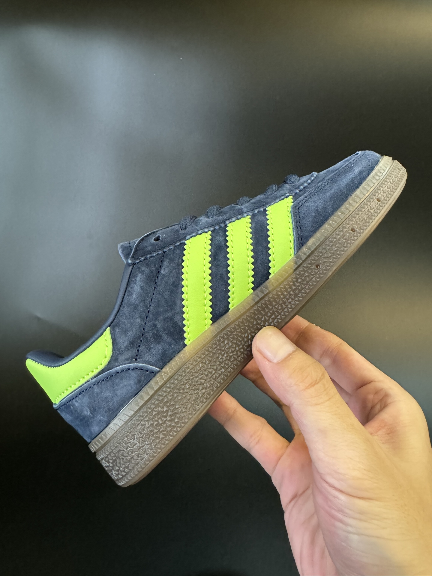 图片[6]-AD德训三代handball spezial儿童手球鞋休闲鞋 尺码：24-37码 超百搭的新款德训🆕 优质猪八革面料，质感满分💯 橡胶耐磨防滑大底，脚感超赞👍🏻 额外附赠一对鞋带扣，穿脱更加方便✌🏻-选品中心