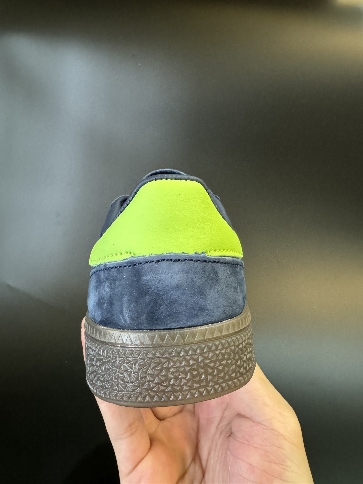 图片[5]-AD德训三代handball spezial儿童手球鞋休闲鞋 尺码：24-37码 超百搭的新款德训🆕 优质猪八革面料，质感满分💯 橡胶耐磨防滑大底，脚感超赞👍🏻 额外附赠一对鞋带扣，穿脱更加方便✌🏻-选品中心