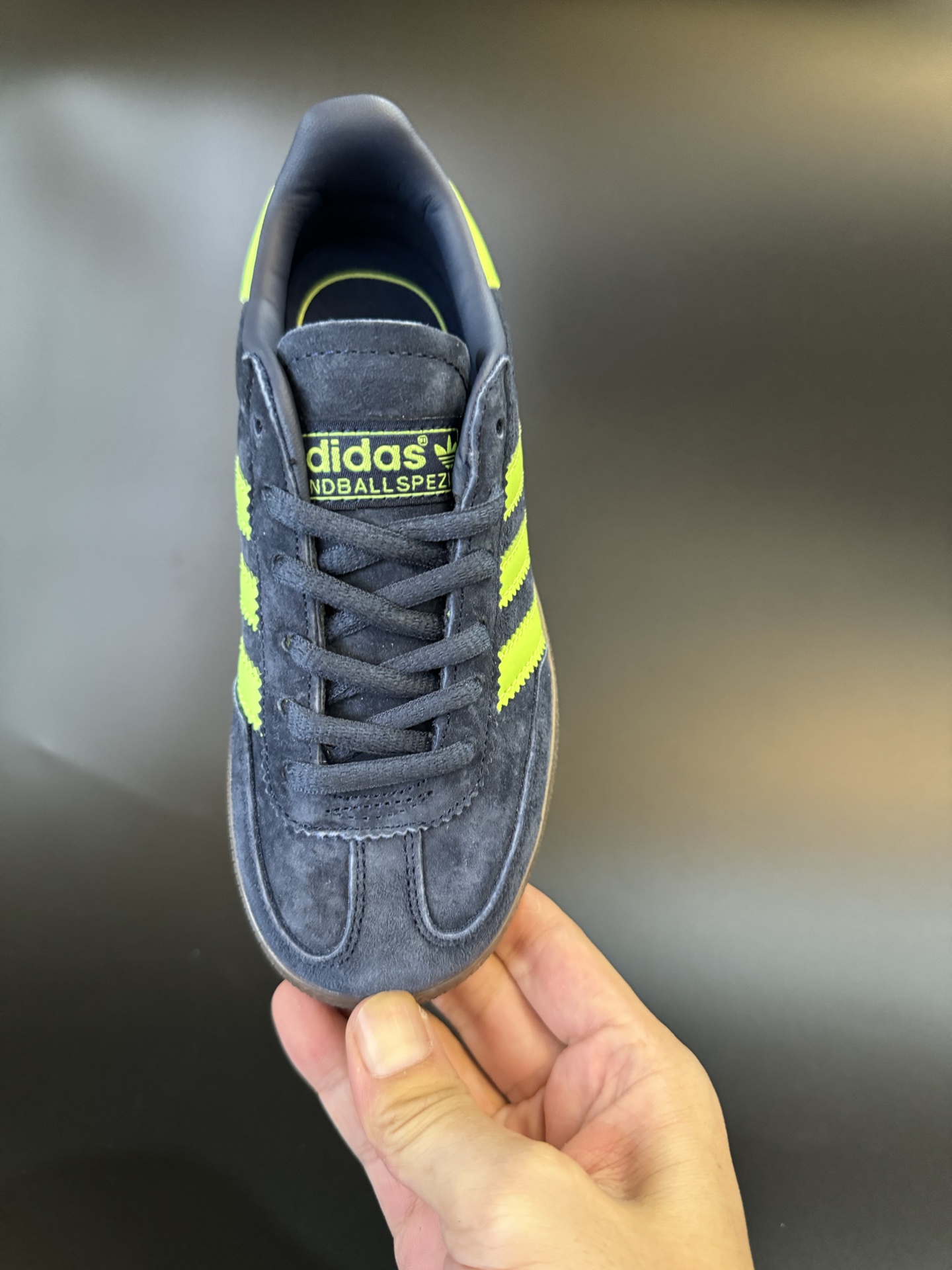 图片[7]-AD德训三代handball spezial儿童手球鞋休闲鞋 尺码：24-37码 超百搭的新款德训🆕 优质猪八革面料，质感满分💯 橡胶耐磨防滑大底，脚感超赞👍🏻 额外附赠一对鞋带扣，穿脱更加方便✌🏻-选品中心