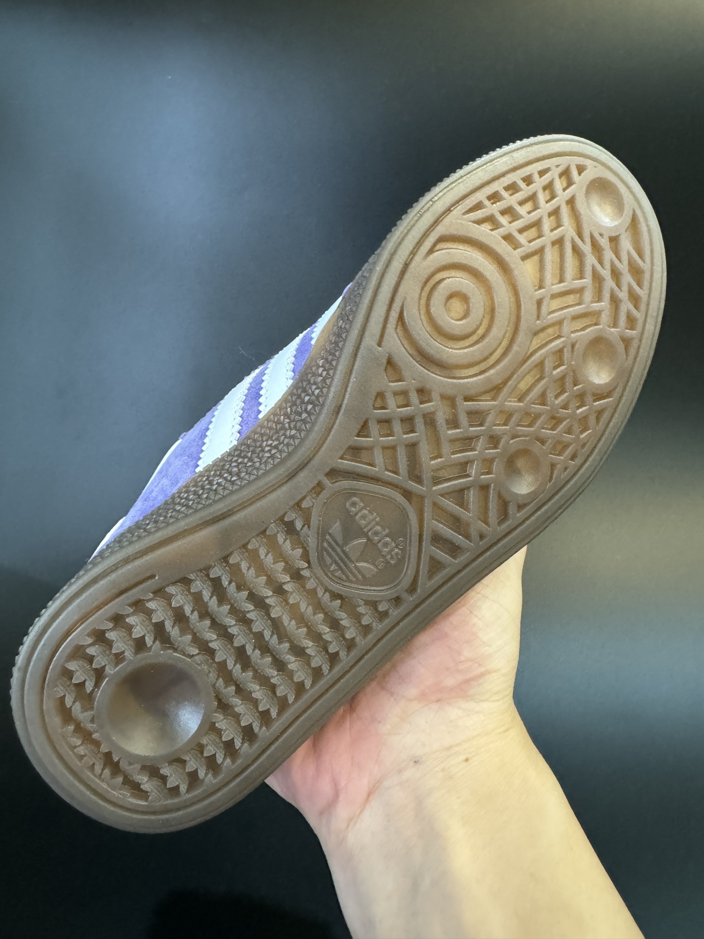 图片[8]-AD德训三代handball spezial儿童手球鞋休闲鞋 尺码：24-37码 超百搭的新款德训🆕 优质猪八革面料，质感满分💯 橡胶耐磨防滑大底，脚感超赞👍🏻 额外附赠一对鞋带扣，穿脱更加方便✌🏻-选品中心