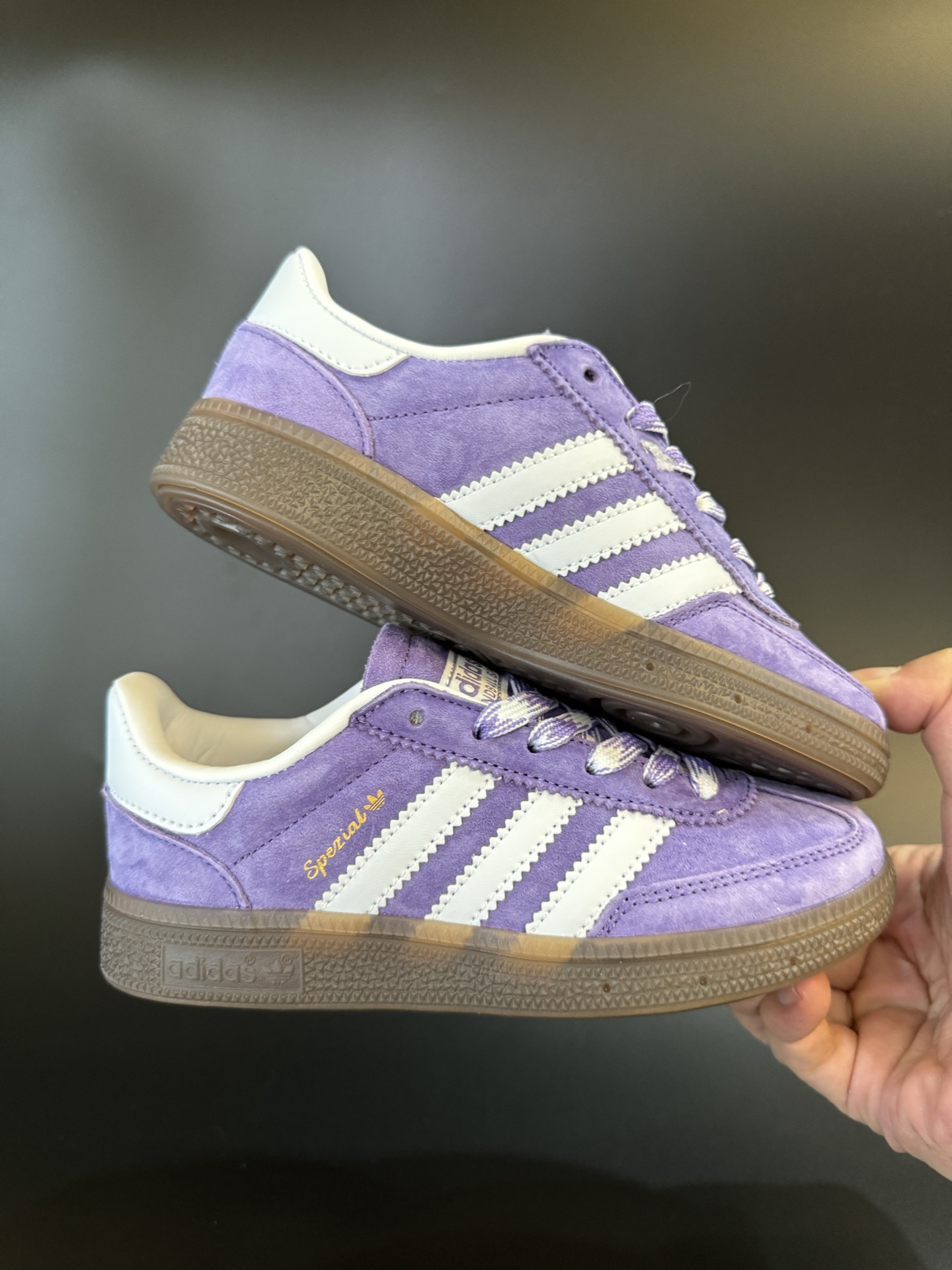 图片[9]-AD德训三代handball spezial儿童手球鞋休闲鞋 尺码：24-37码 超百搭的新款德训🆕 优质猪八革面料，质感满分💯 橡胶耐磨防滑大底，脚感超赞👍🏻 额外附赠一对鞋带扣，穿脱更加方便✌🏻-选品中心