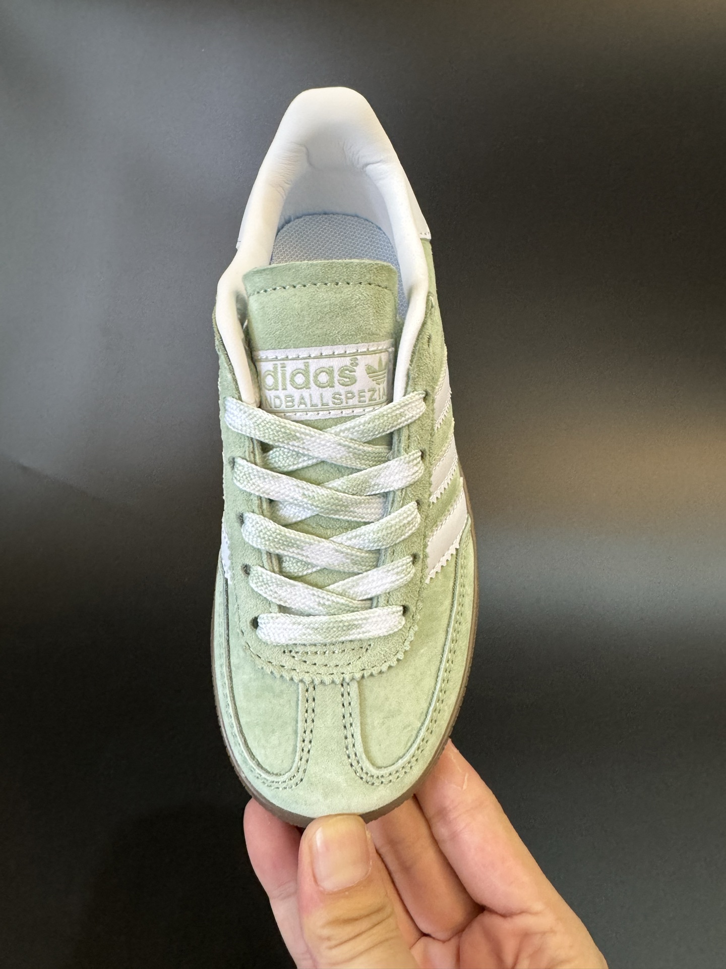 图片[7]-AD德训三代handball spezial儿童手球鞋休闲鞋 尺码：24-37码 超百搭的新款德训🆕 优质猪八革面料，质感满分💯 橡胶耐磨防滑大底，脚感超赞👍🏻 额外附赠一对鞋带扣，穿脱更加方便✌🏻-选品中心