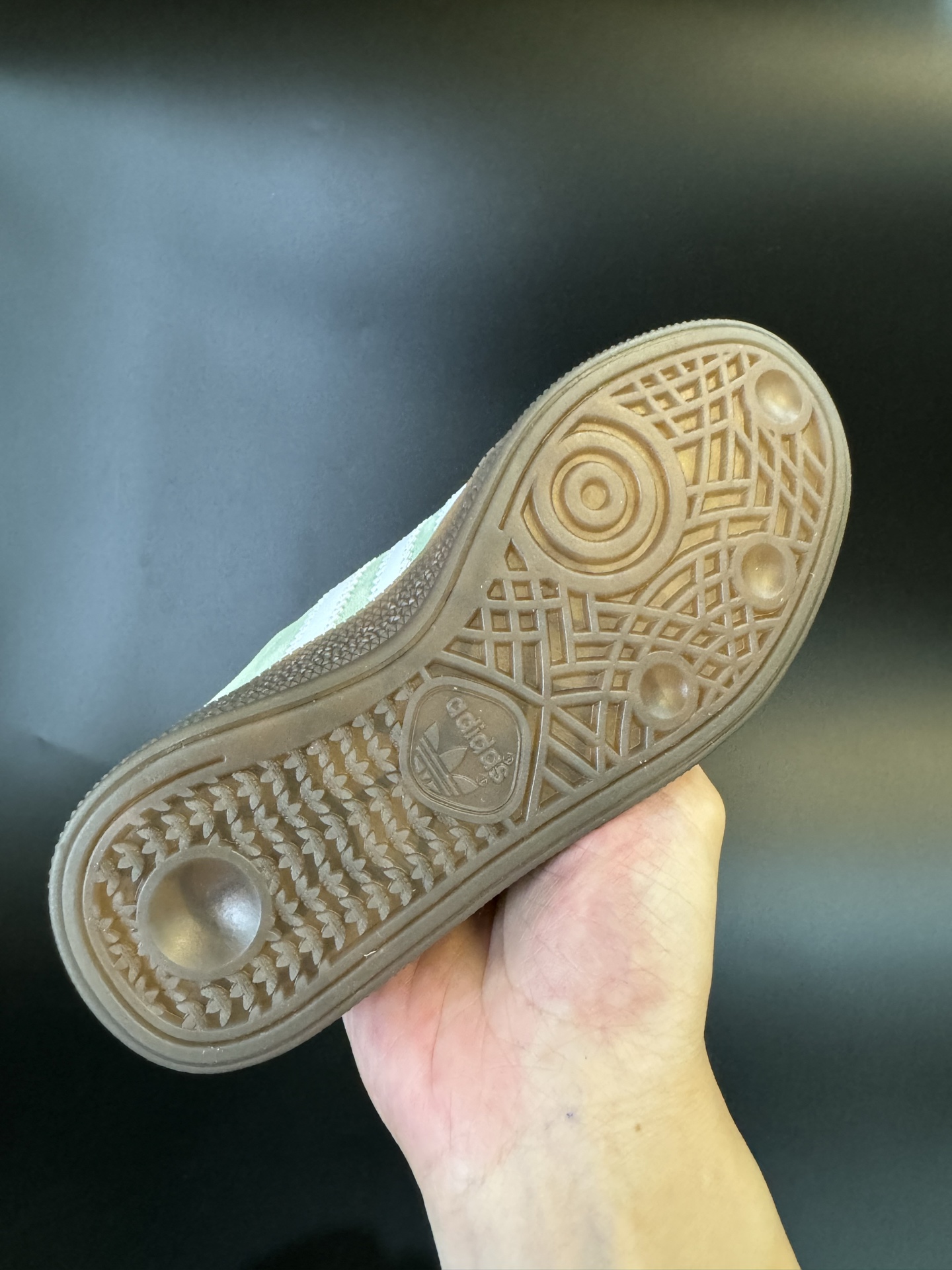 图片[8]-AD德训三代handball spezial儿童手球鞋休闲鞋 尺码：24-37码 超百搭的新款德训🆕 优质猪八革面料，质感满分💯 橡胶耐磨防滑大底，脚感超赞👍🏻 额外附赠一对鞋带扣，穿脱更加方便✌🏻-选品中心